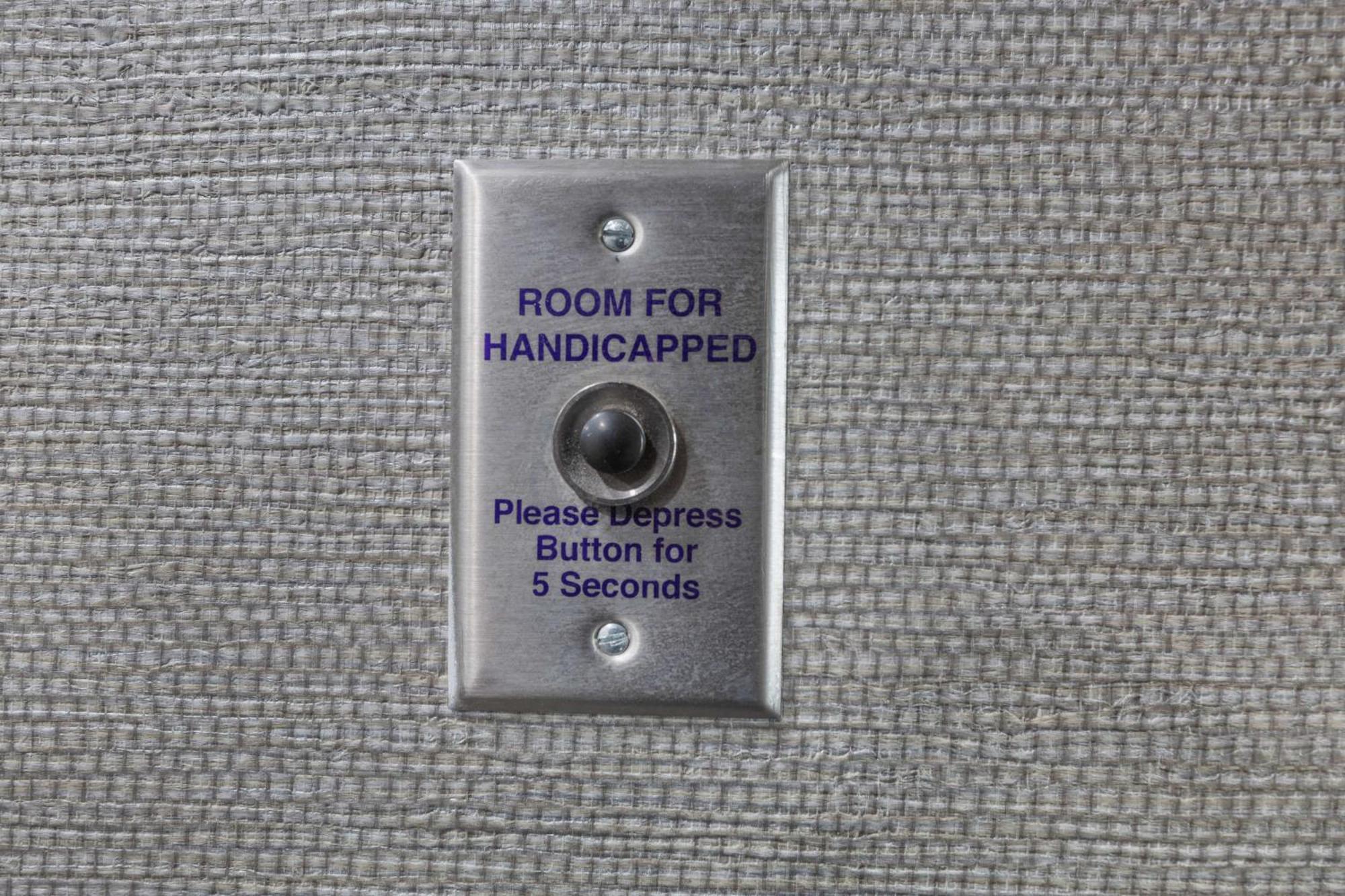 King Room - Hearing Access/Non-Smoking