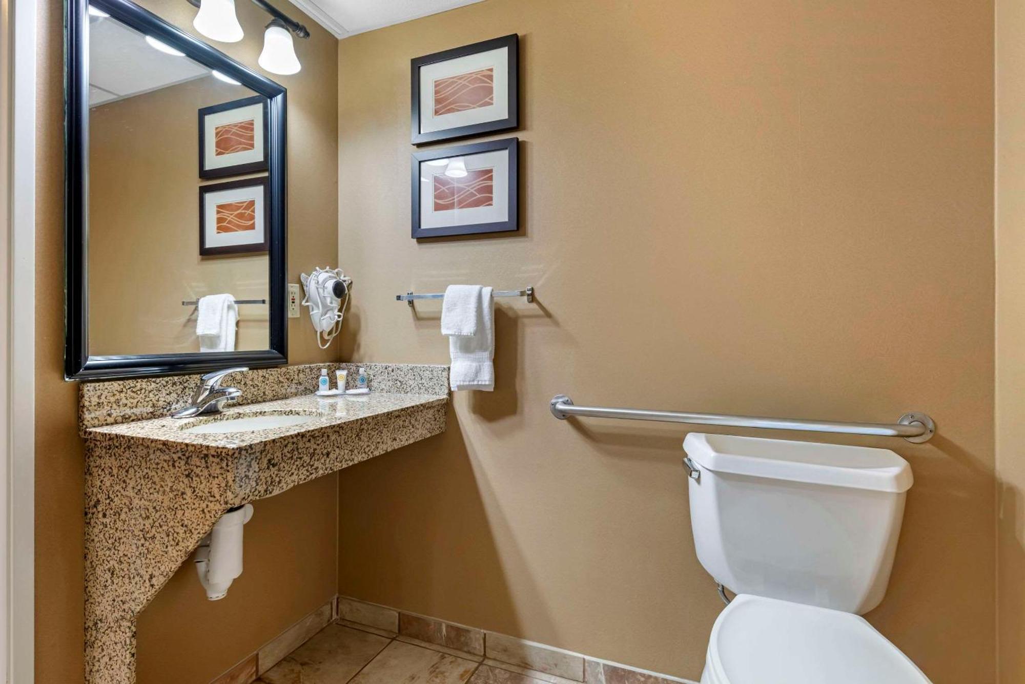 Queen Room - Accessible/Non-Smoking