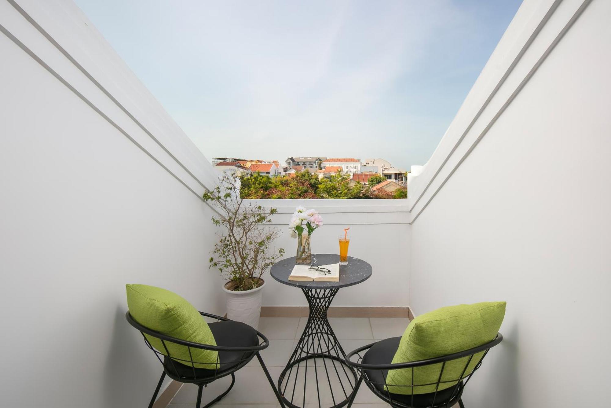 Superior Twin Room with City View