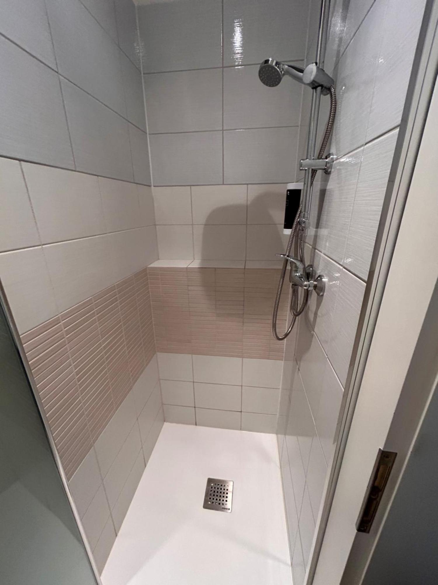 Familienzimmer mit Dusche