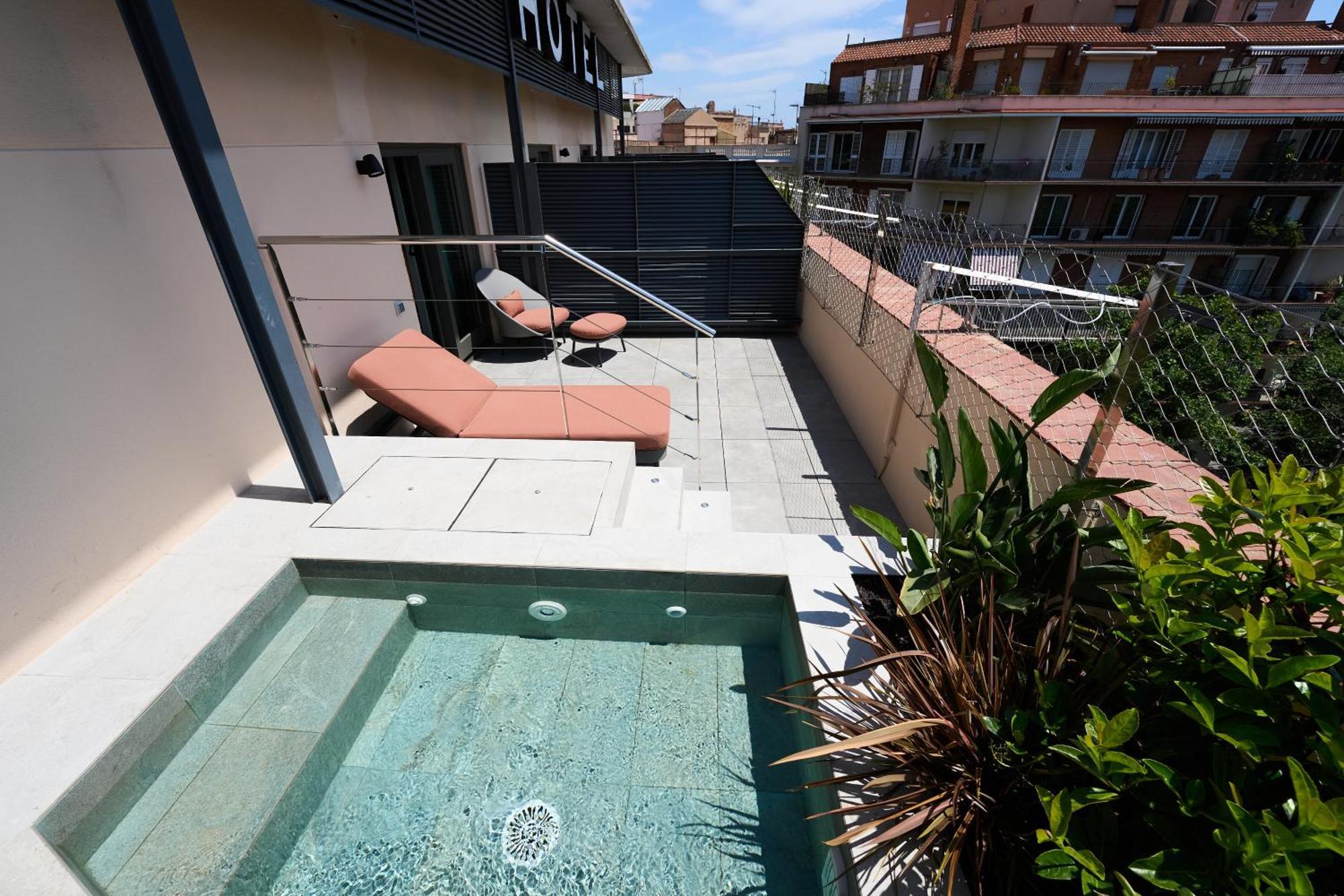 Habitación Doble Deluxe con piscina urbana privada