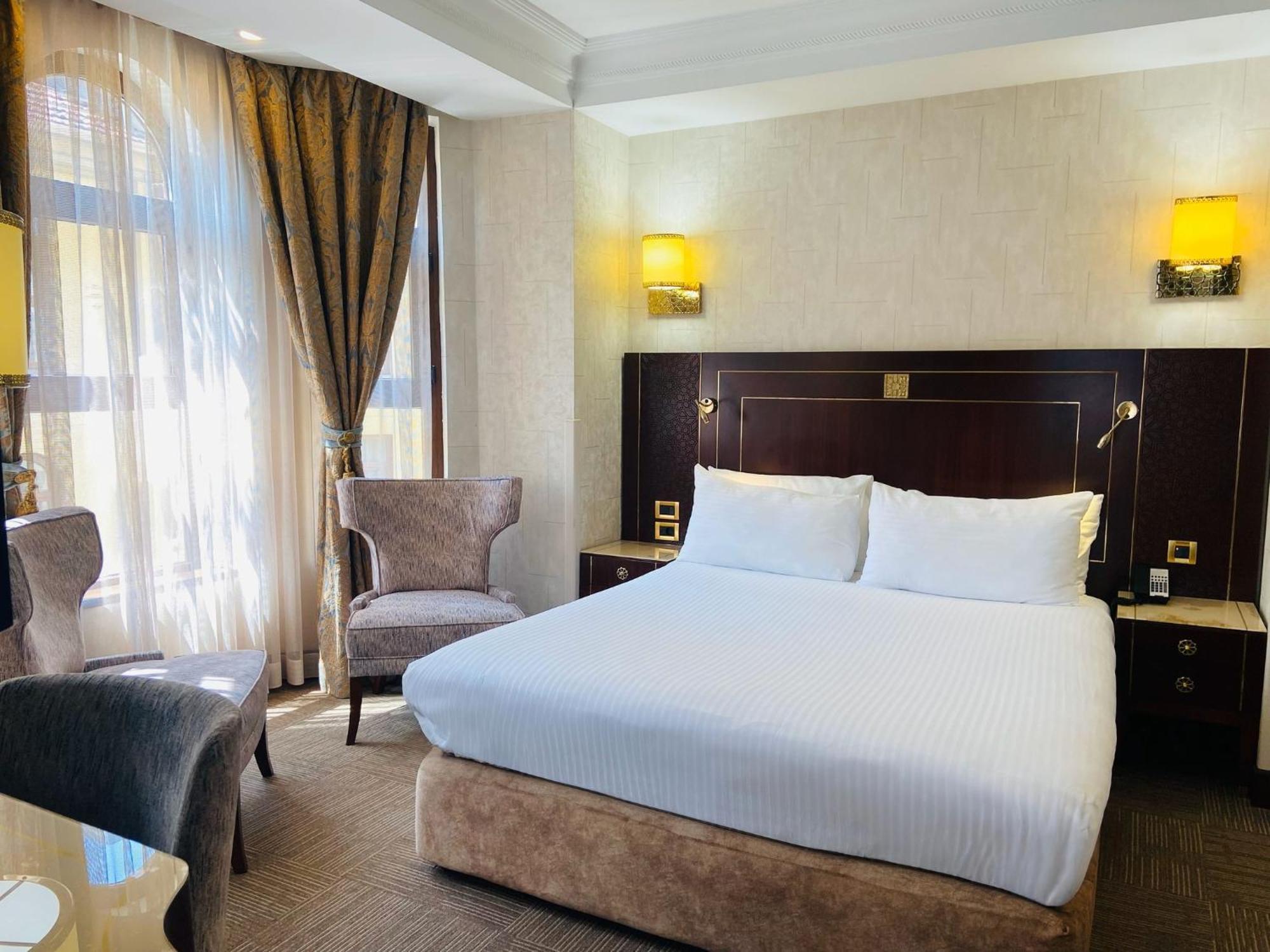 Premium King Room Lounge Access Smoking