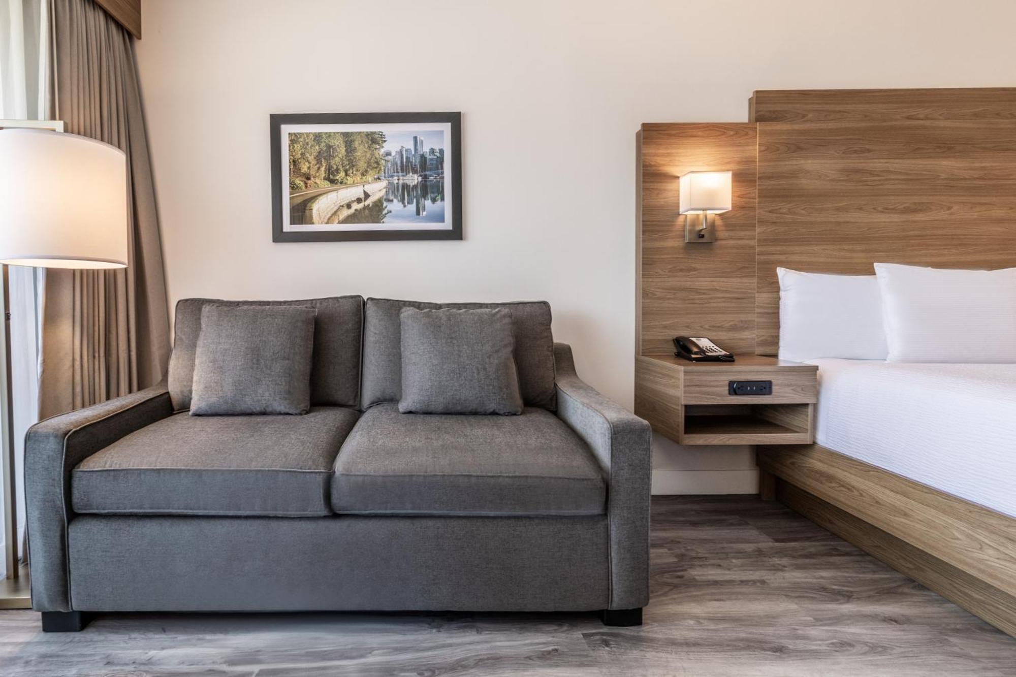 Corner King w or Sofa Bed & Wetbar