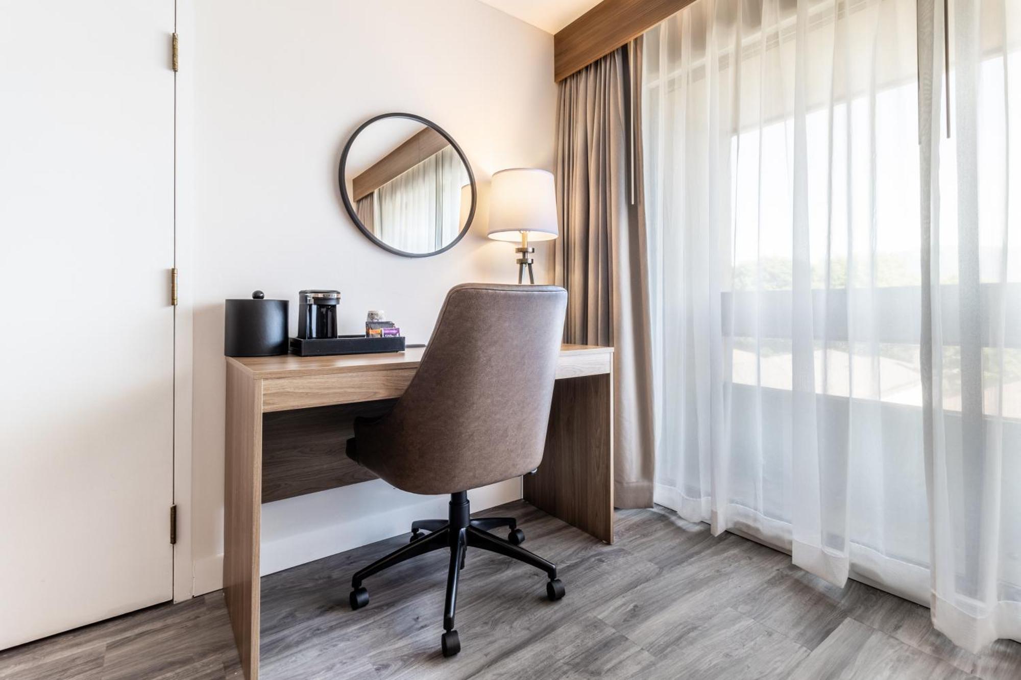 Corner King w or Sofa Bed & Wetbar