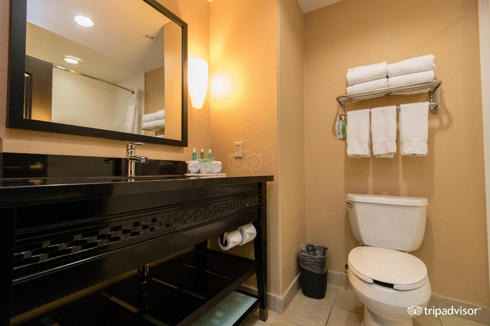 Standard Queen Room with Two Queen Beds - Non Smoking