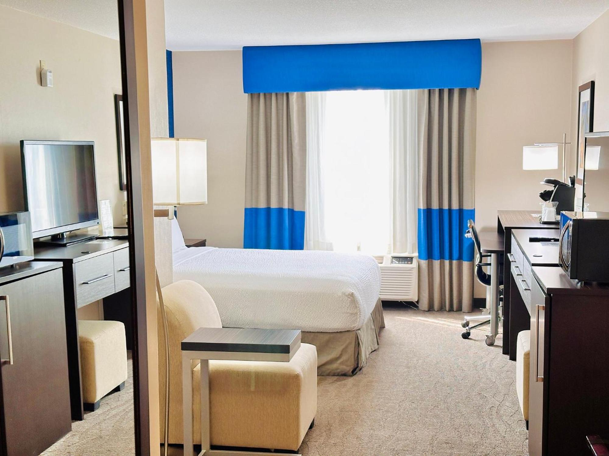 Queen Room - Mobility Access/Non-Smoking