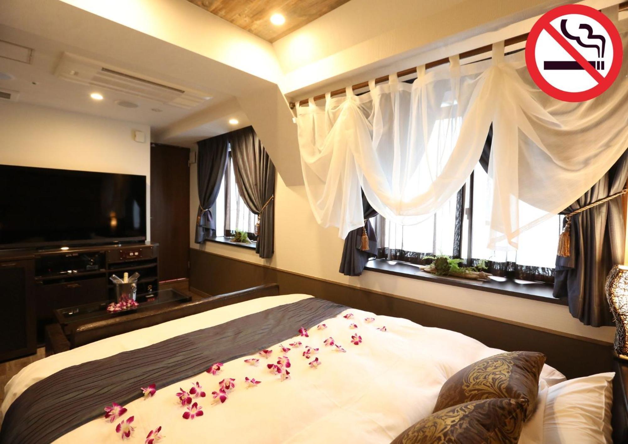 Large Double Room - Non-Smoking