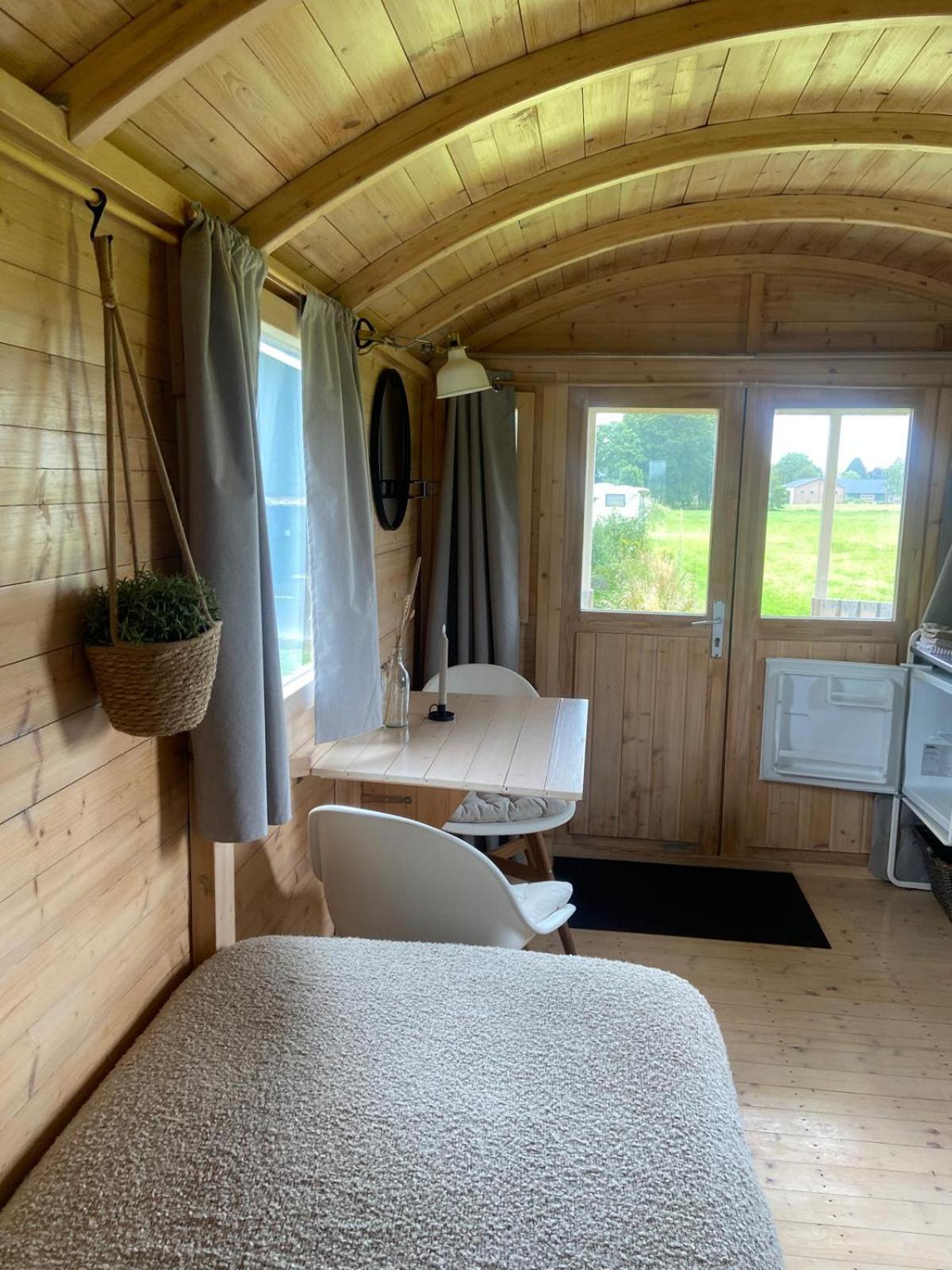 Tweepersoonskamer met 2 Aparte Bedden en Balkon