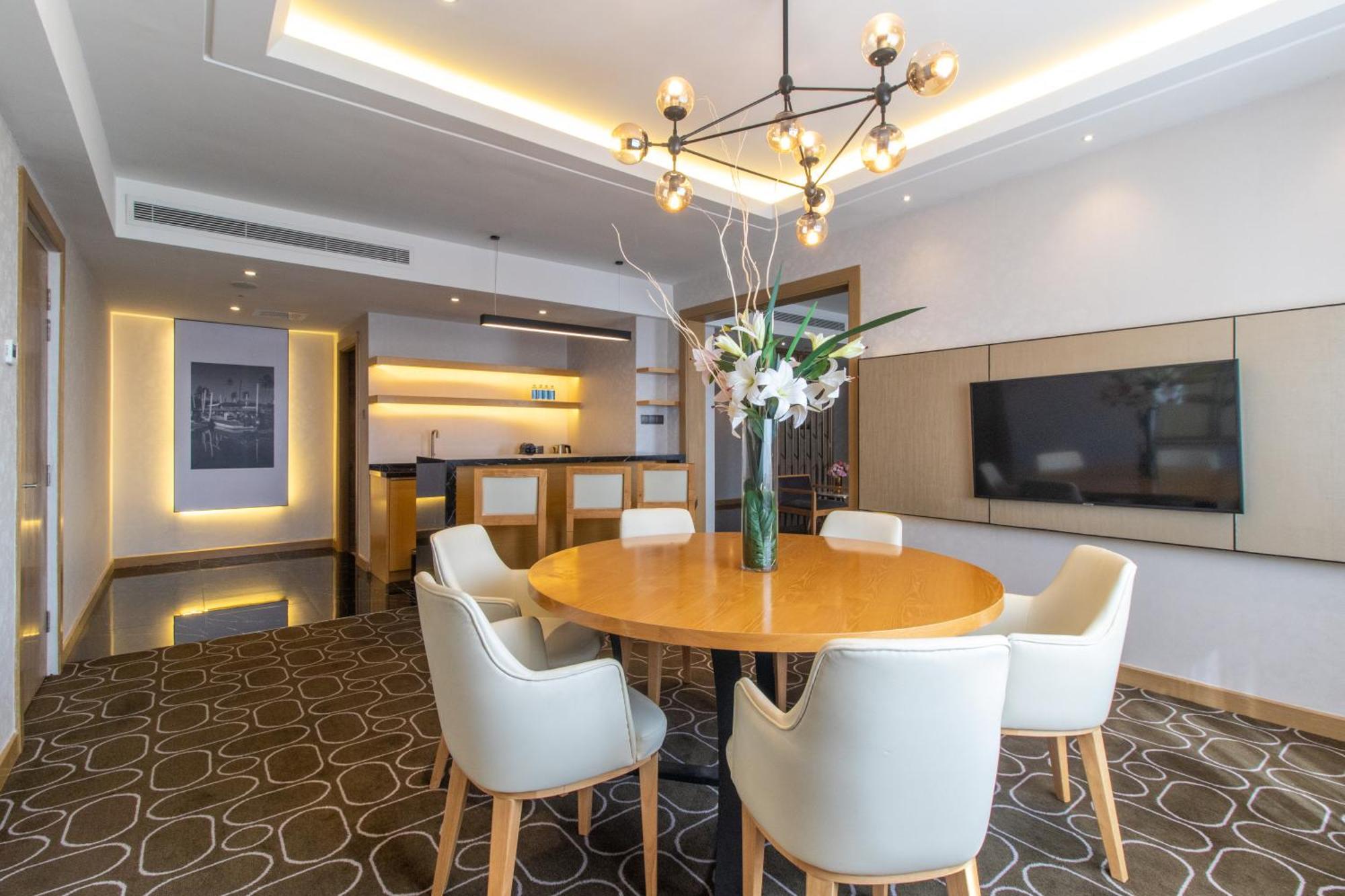 Three Bay Suite