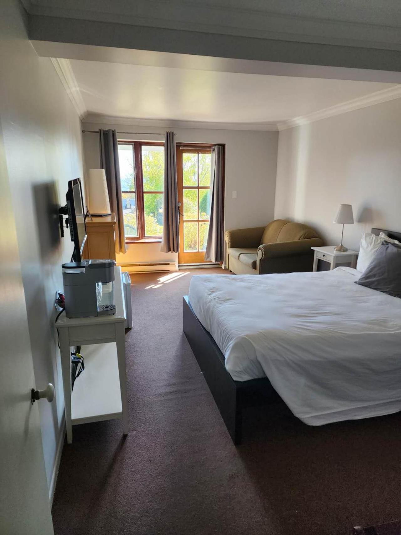 Double Room with Balcony and Sea View