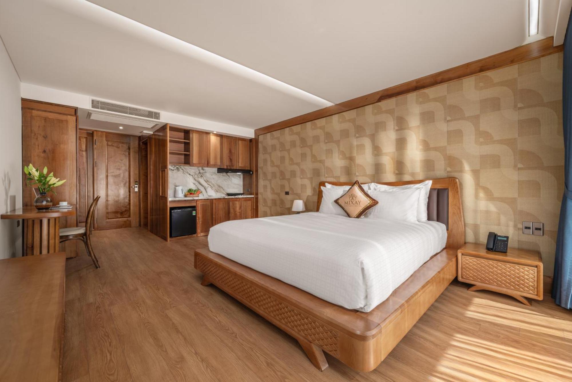 Deluxe Studio with Balcony