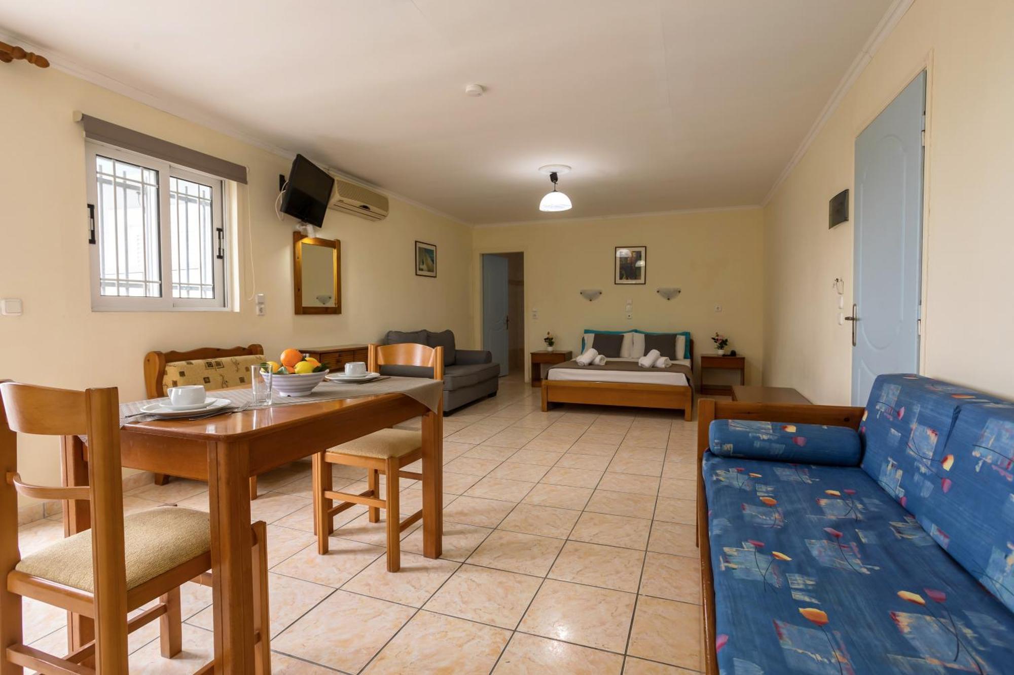 Family Room Upper Floor Garden View