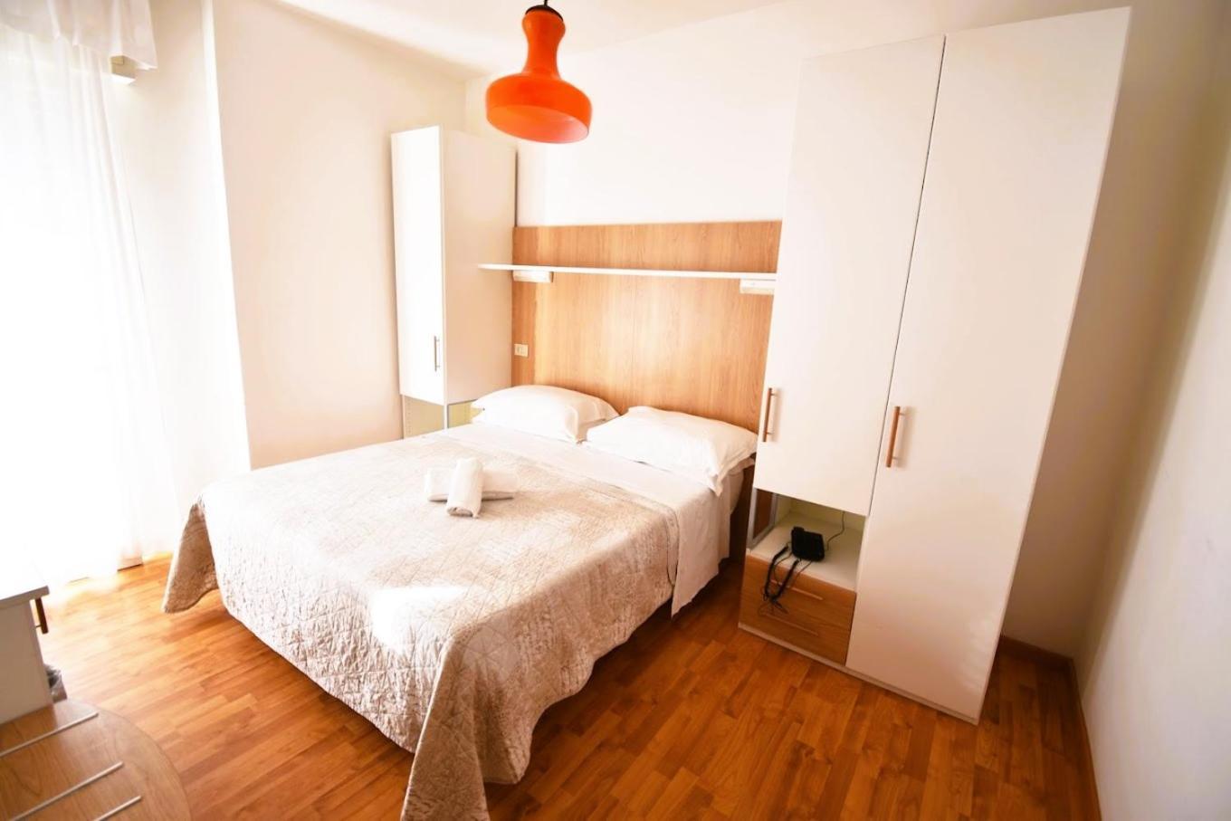Doppel- oder Zweibettzimmer