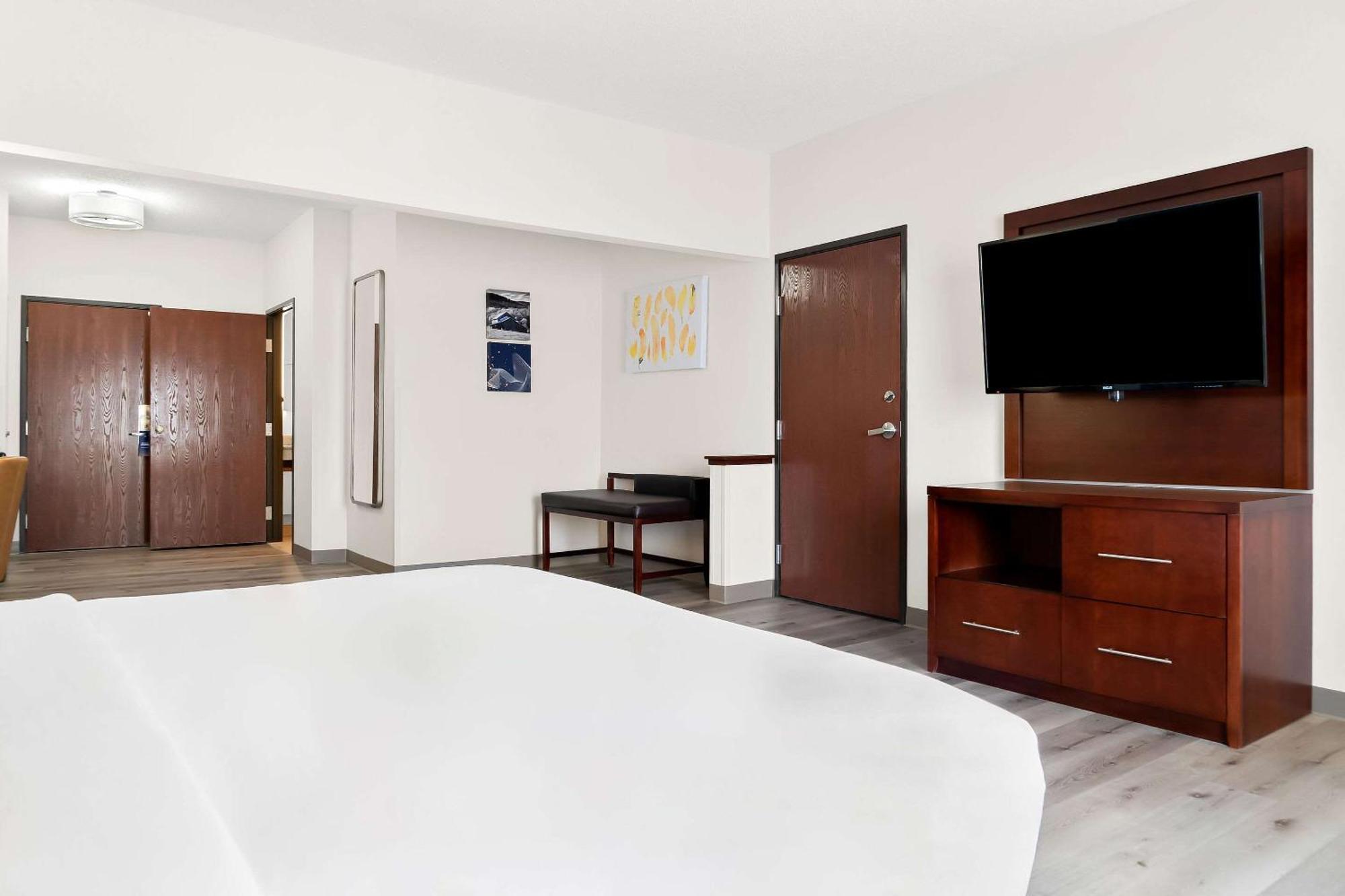 King Suite - Accessible/Non-Smoking