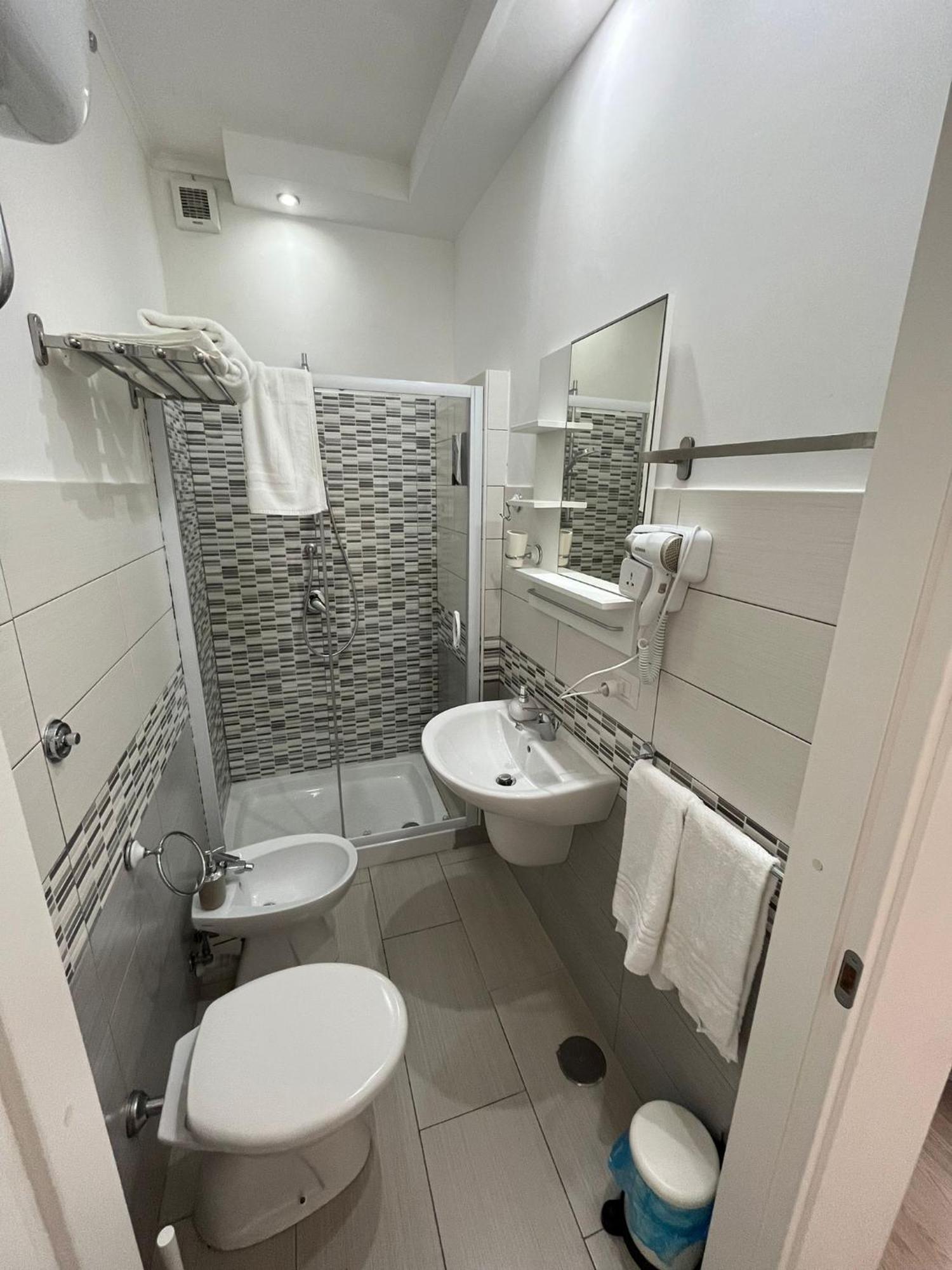 Quarto Grande com Cama de Casal ou 2 de Solteiro