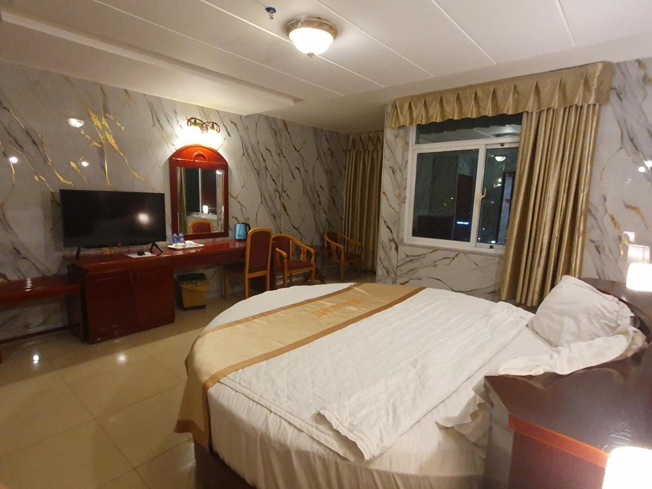 Deluxe Double Room with Side Sea View