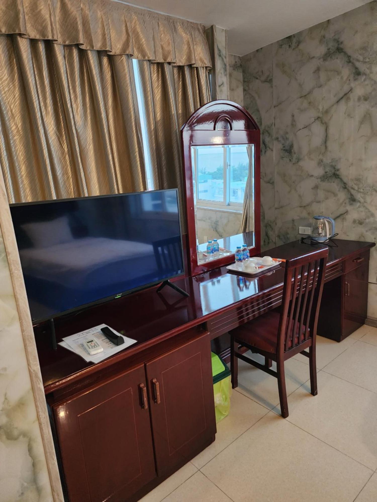 Twin Room with City View