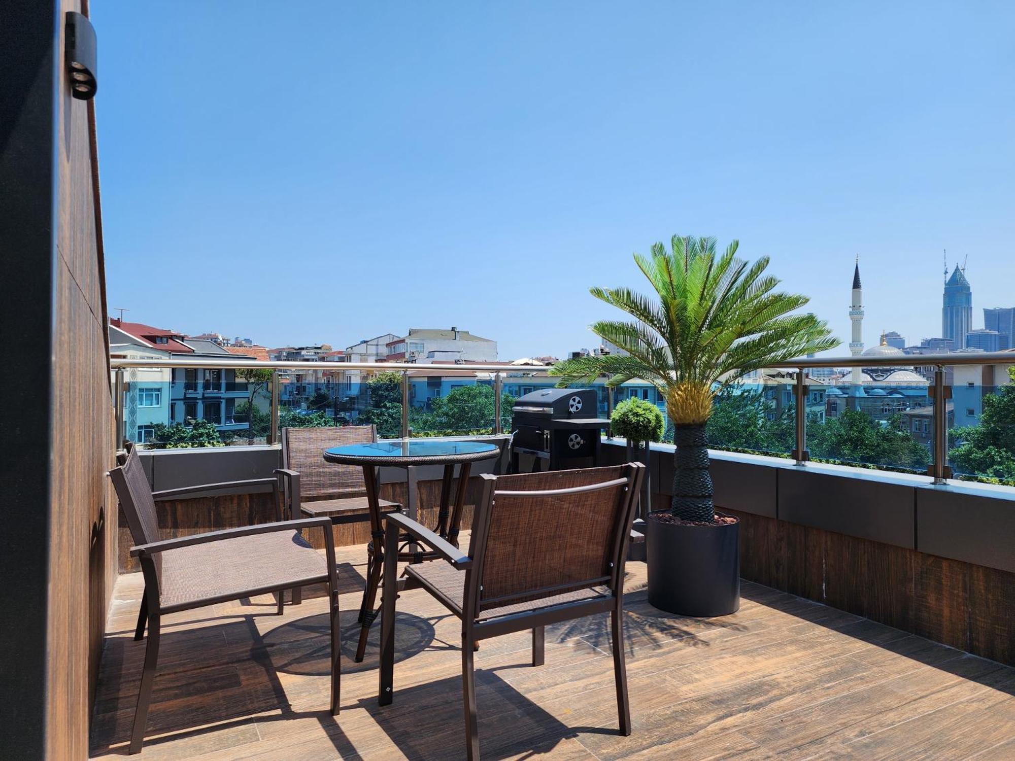 Studio Balcony