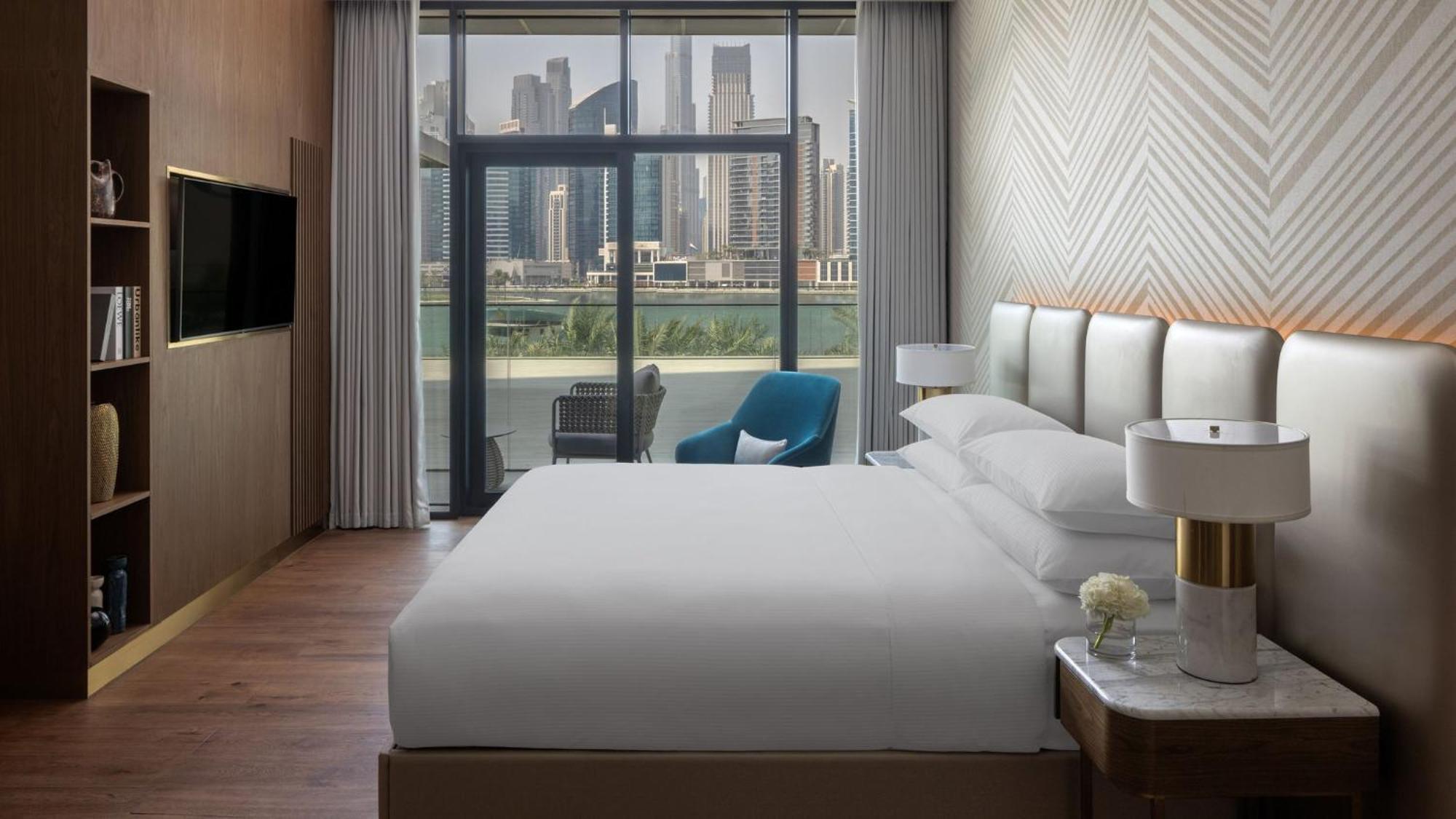 King Studio Balcony Kitchenette Canal View