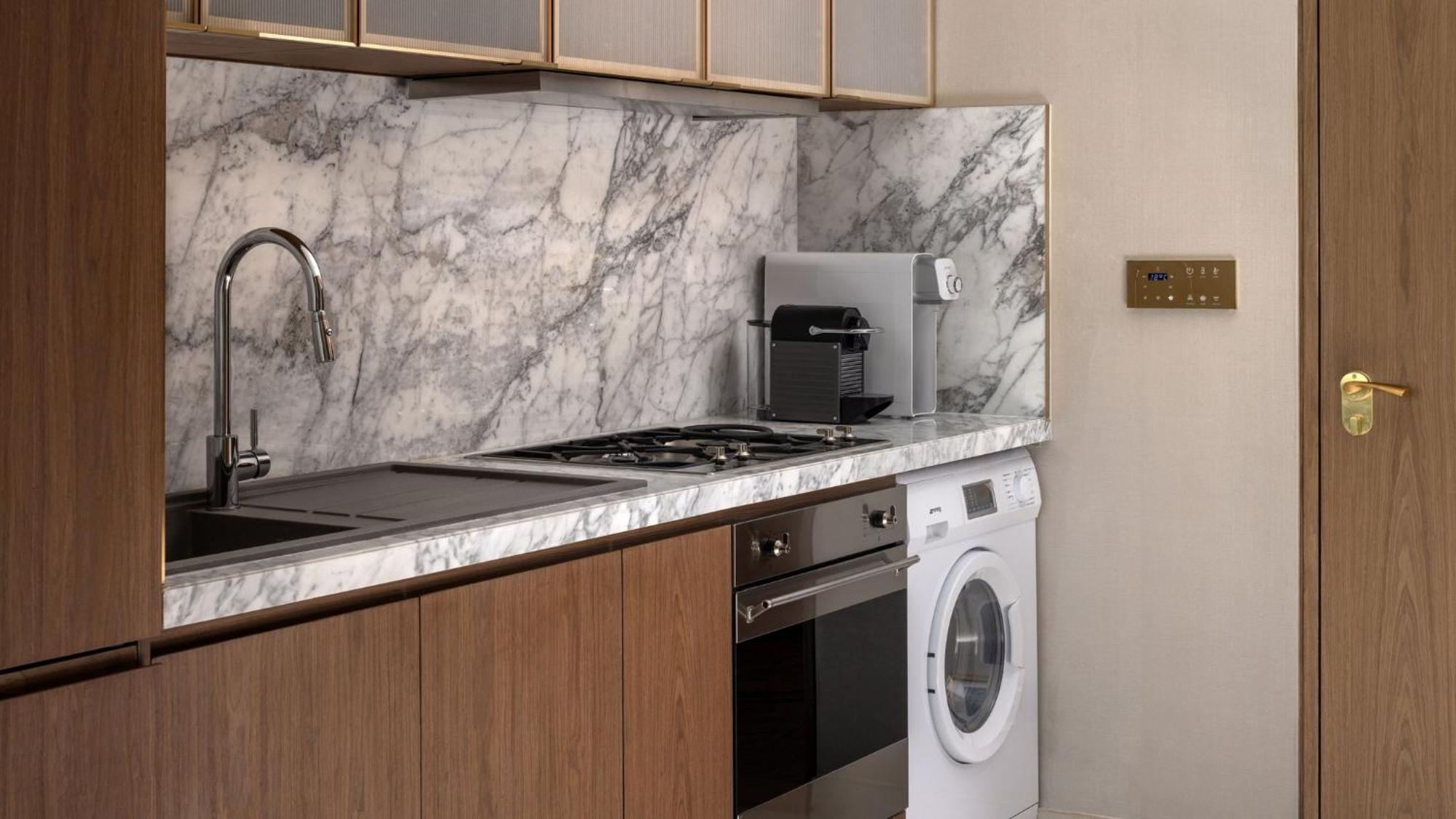King Studio Balcony Kitchenette Canal View