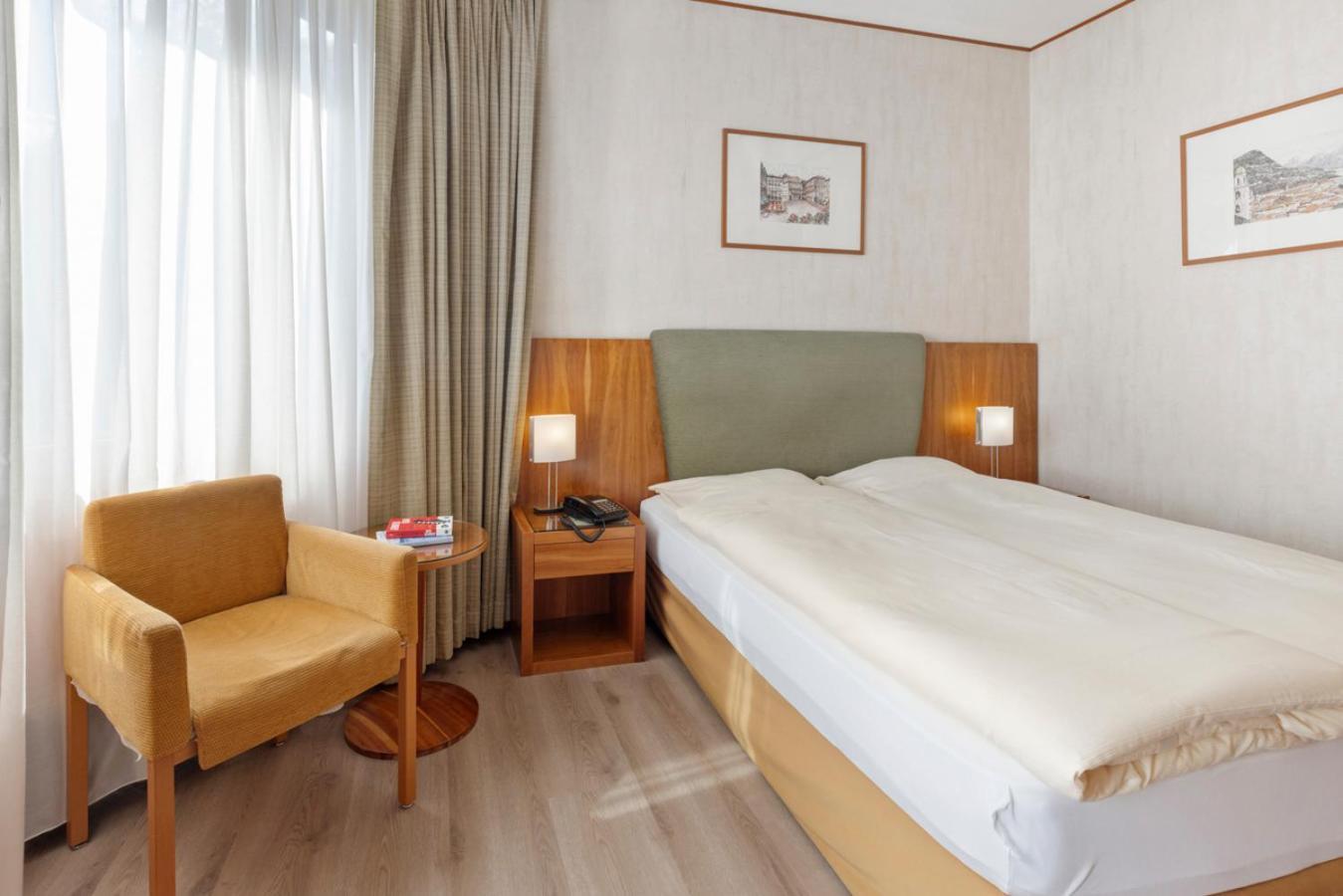 Smart Queen Room