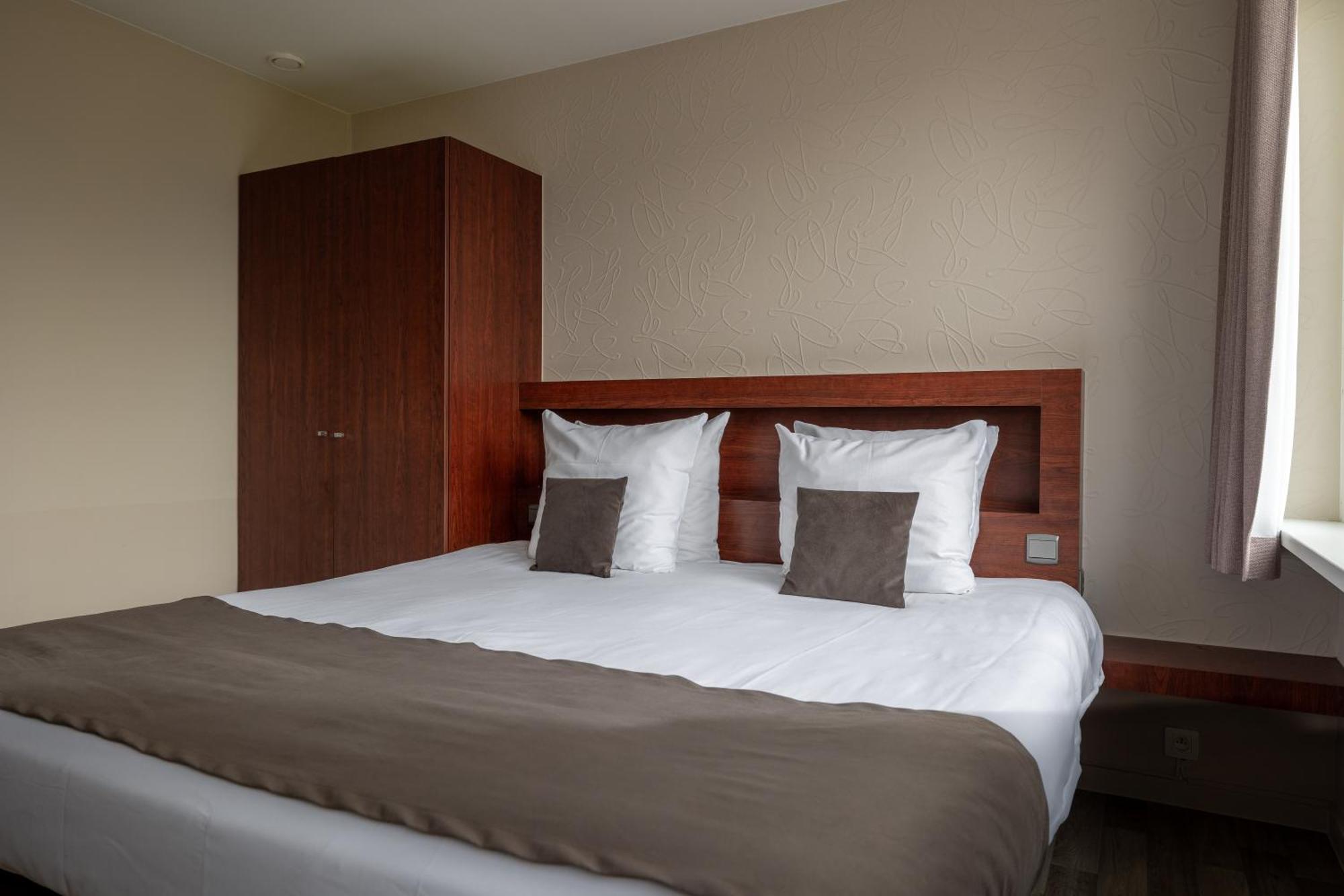 Deluxe Double Room Shower