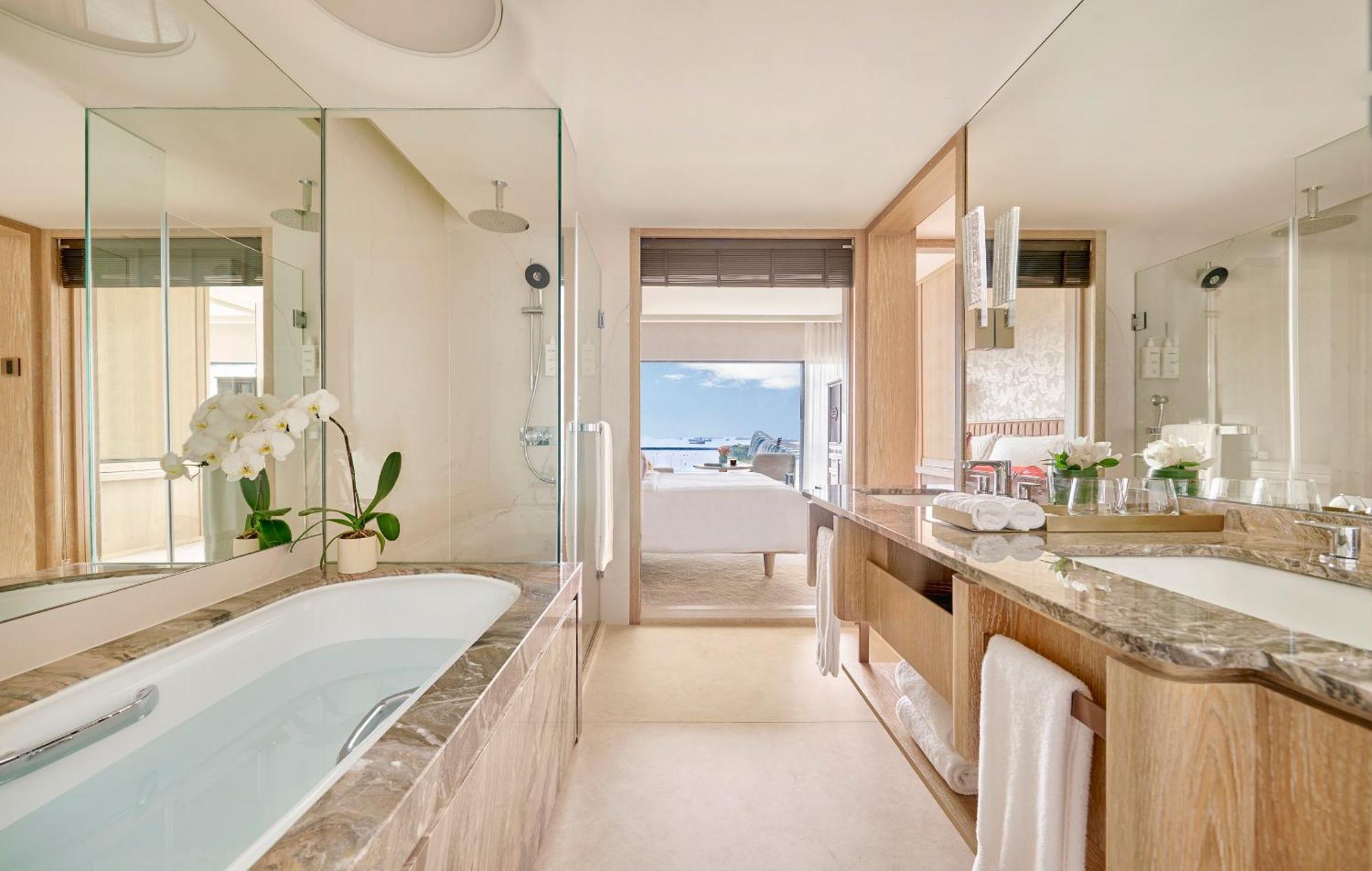 Quarto com 2 Camas de Solteiro e Vista do Mar