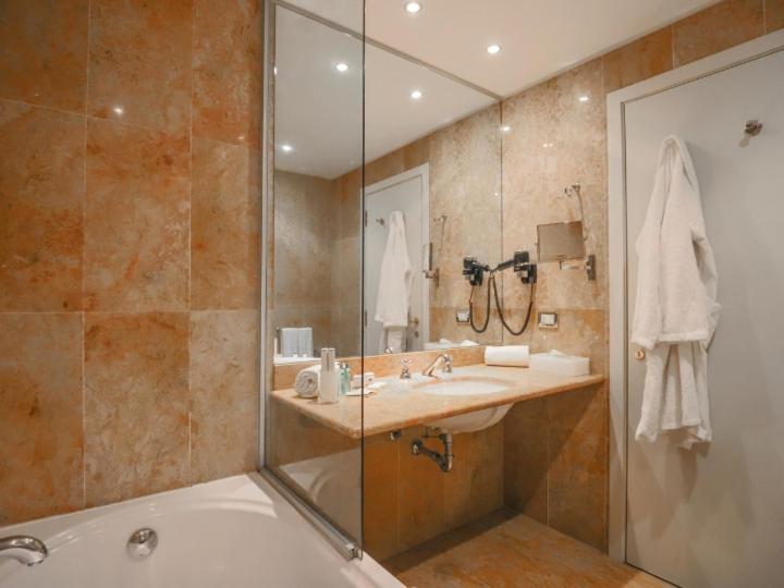 Suite with Spa Access