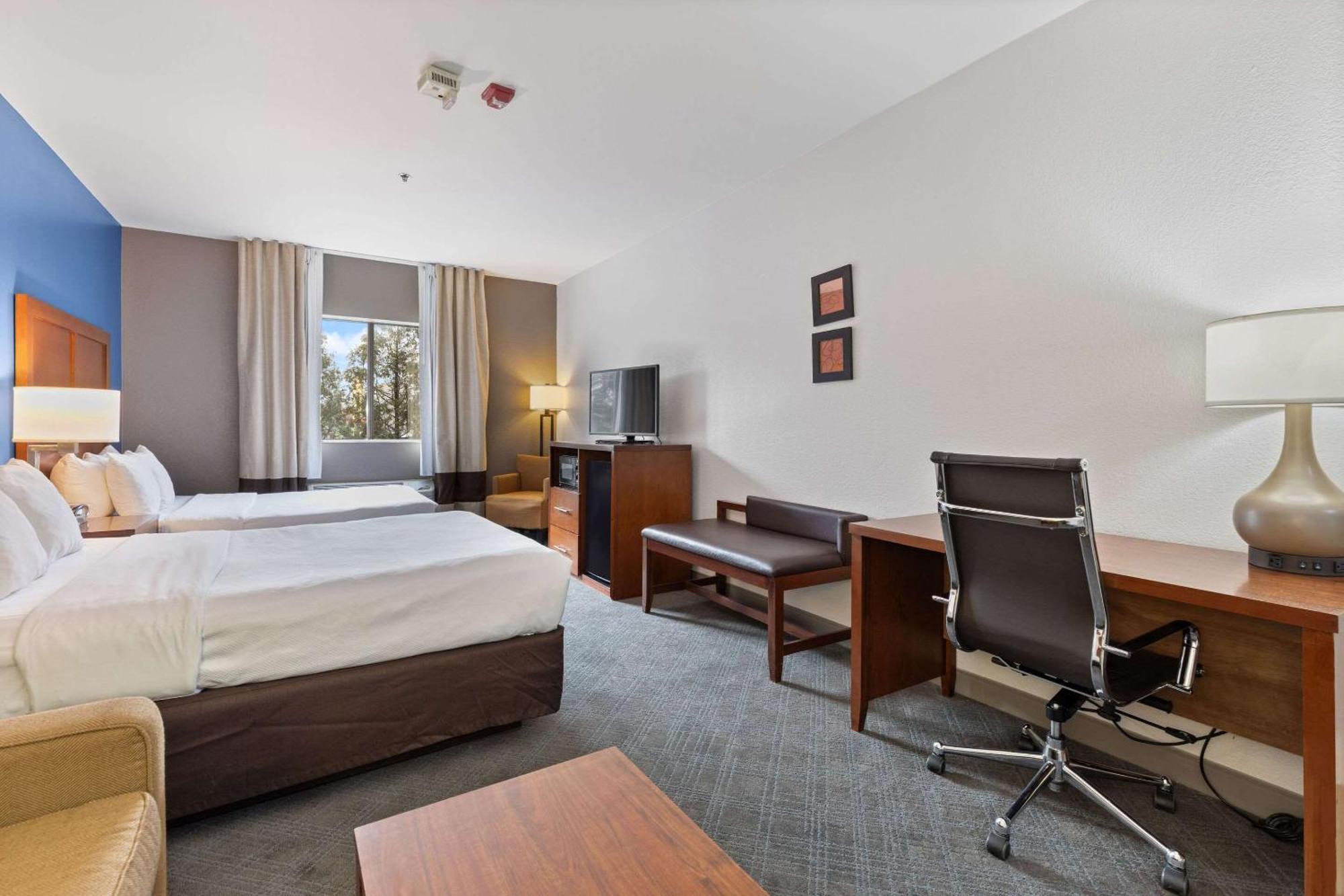 Queen Suite with Two Queen Beds