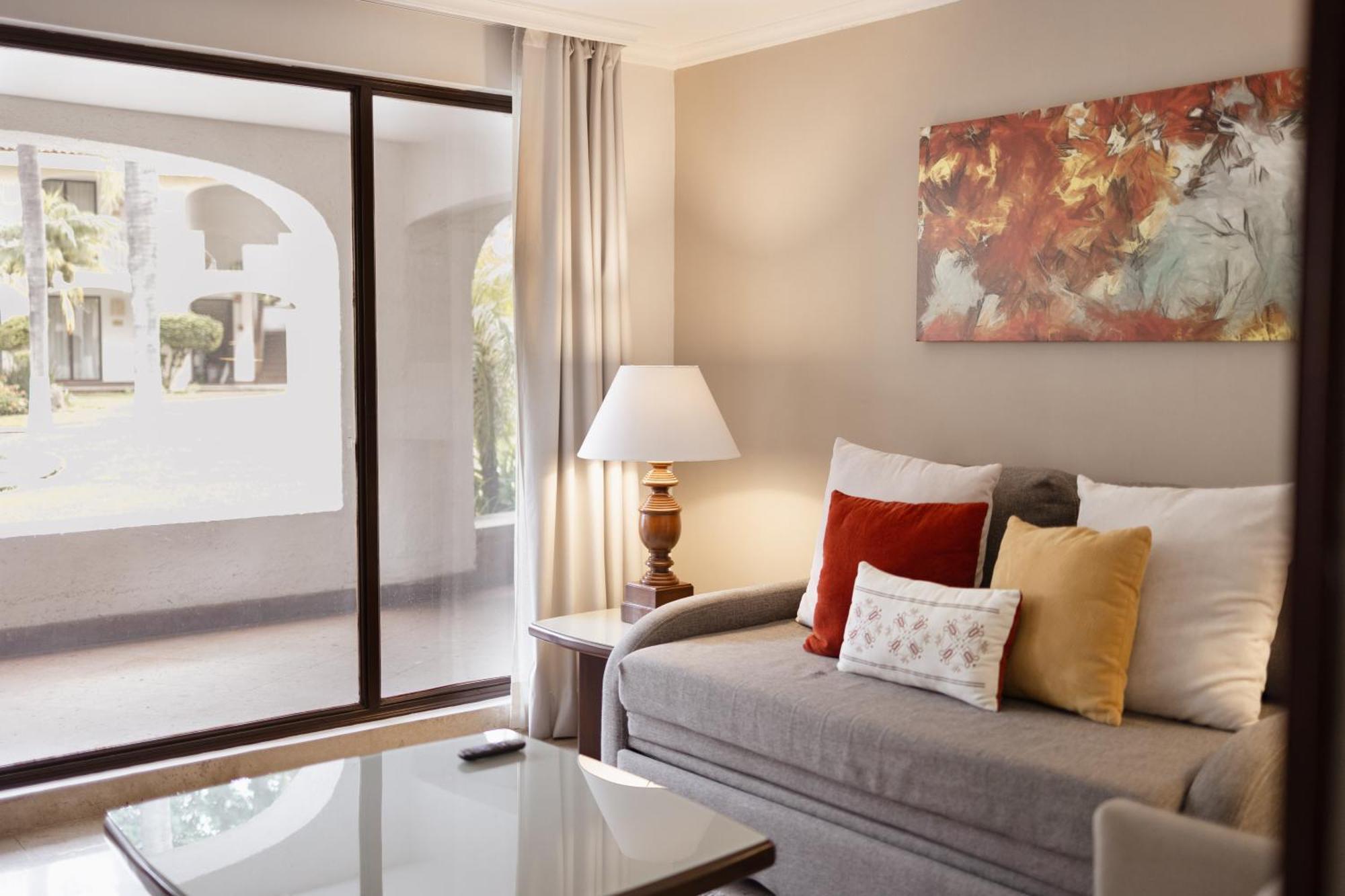 Deluxe King Suite
