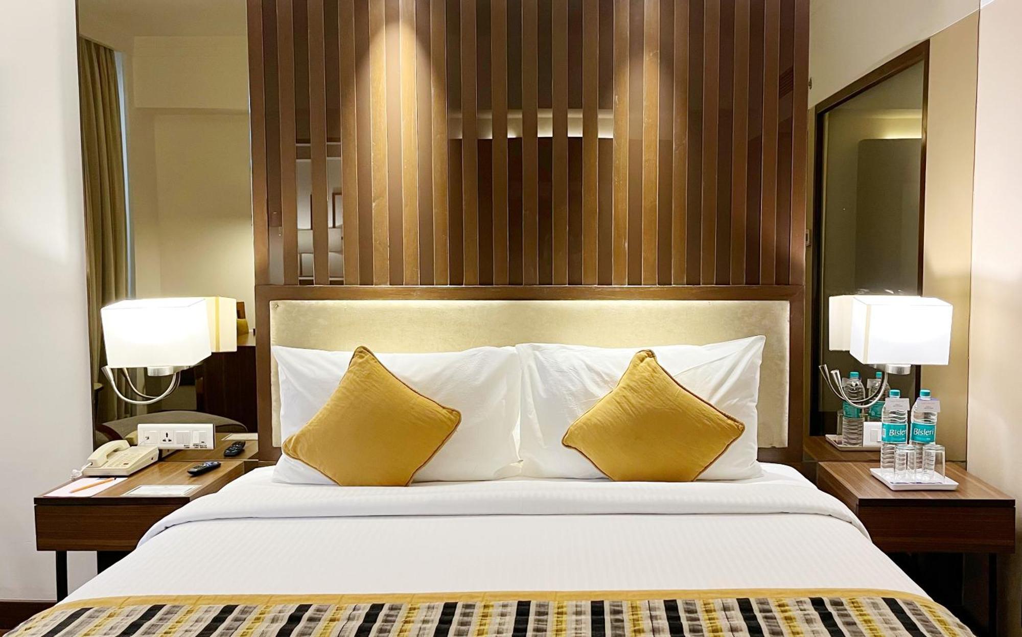 Executive Room - 1 Double Bed (1+1 on IMFL, 2Pcs Laundry Free)