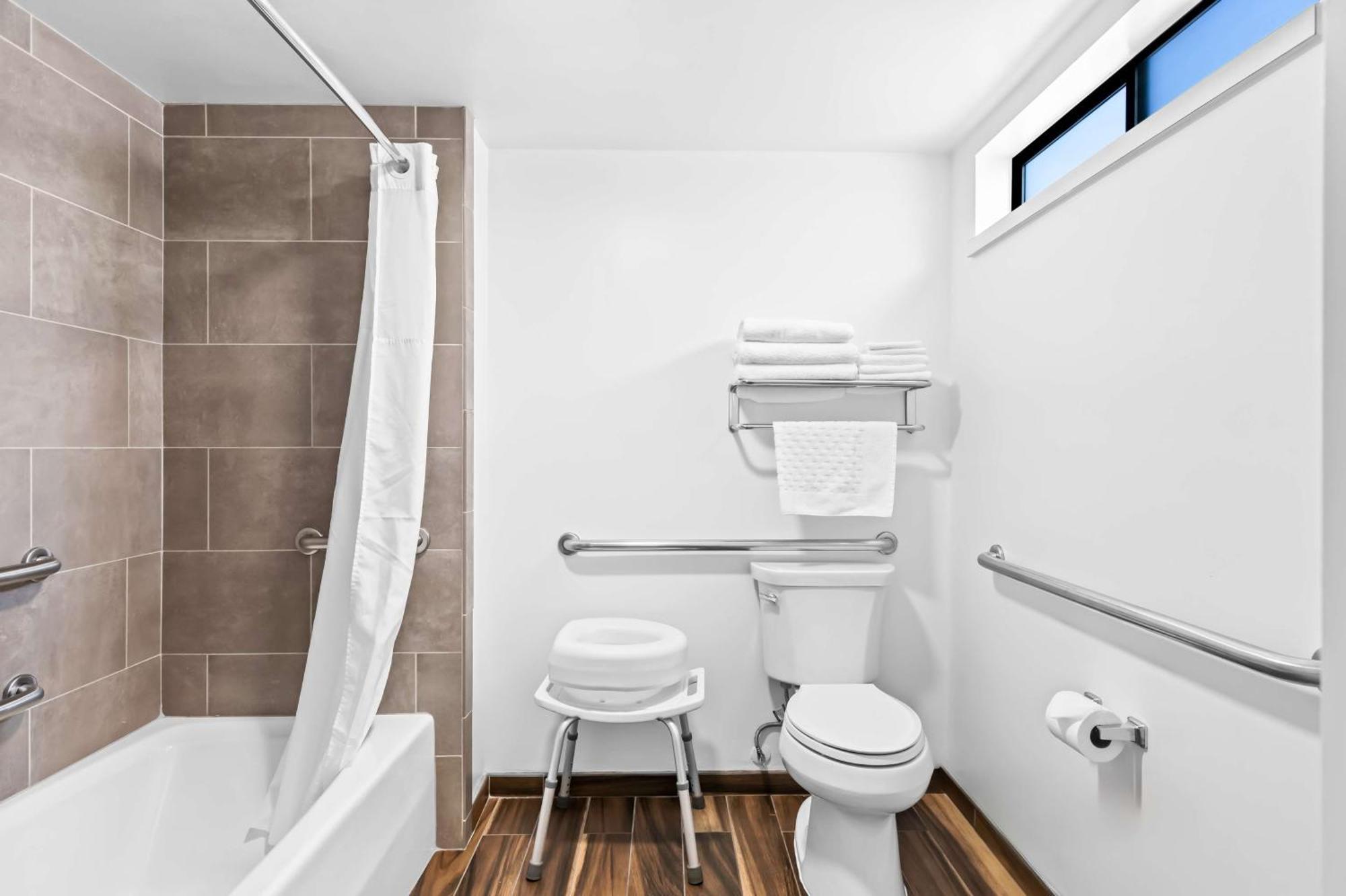 Queen Room with Two Queen Beds - Disability Access Roll in Shower,1607664997:JPEG