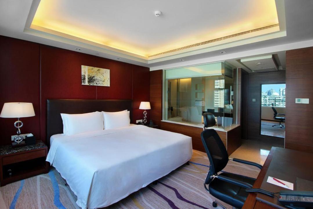 Deluxe city view Suite