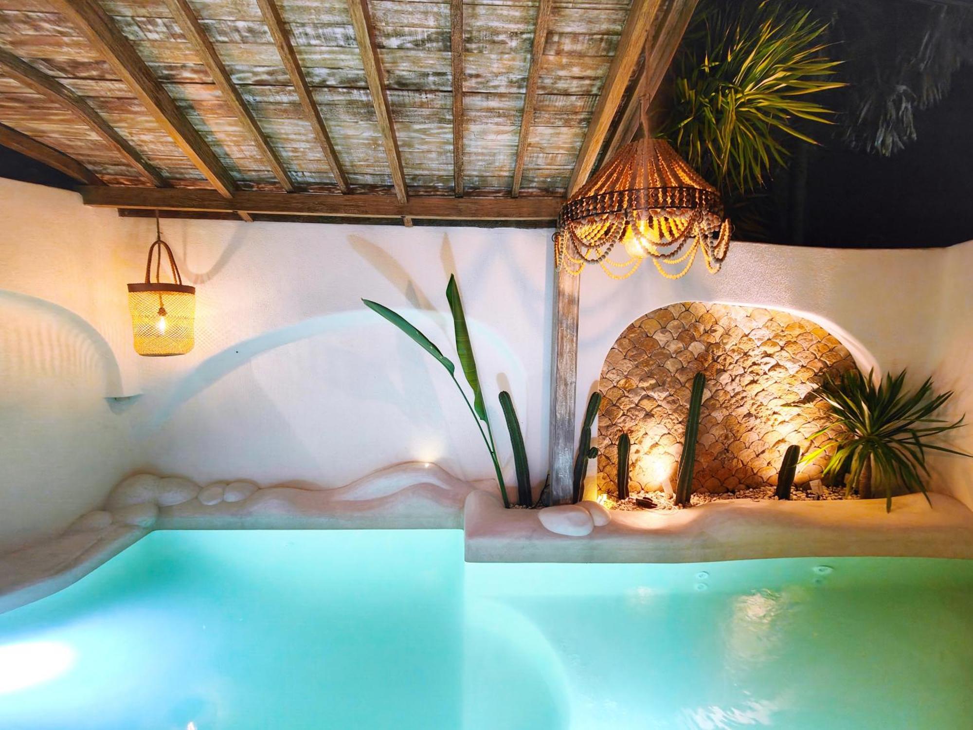 Honeymoon Private Jacuzzi Pool Villa