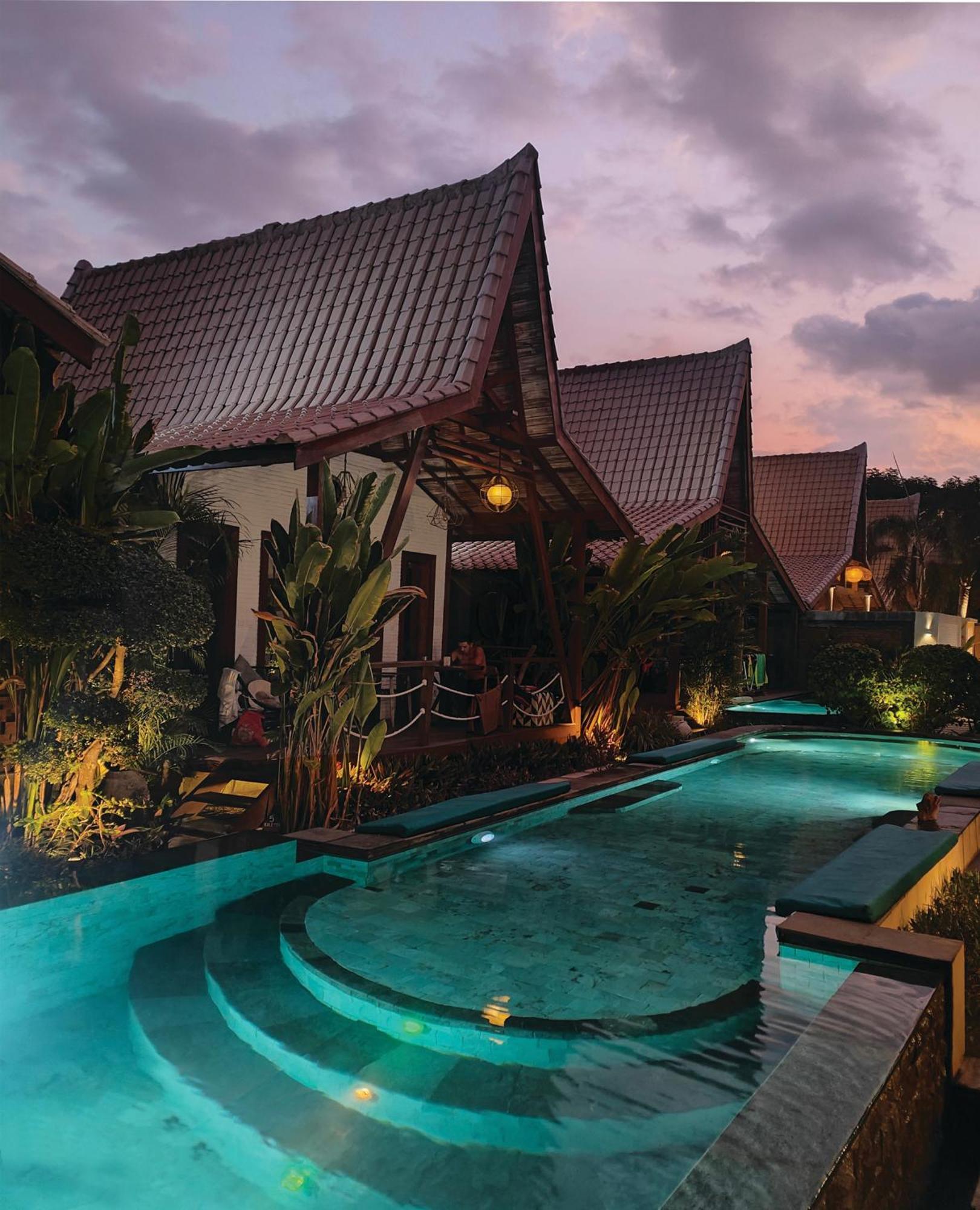 Deluxe Triple Pool View