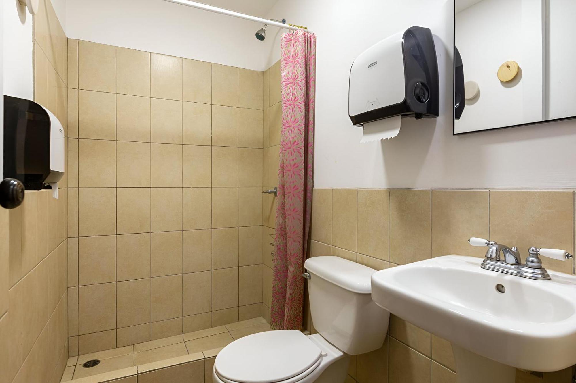 Small Room Shared Bathroom,1723009217:JPEG