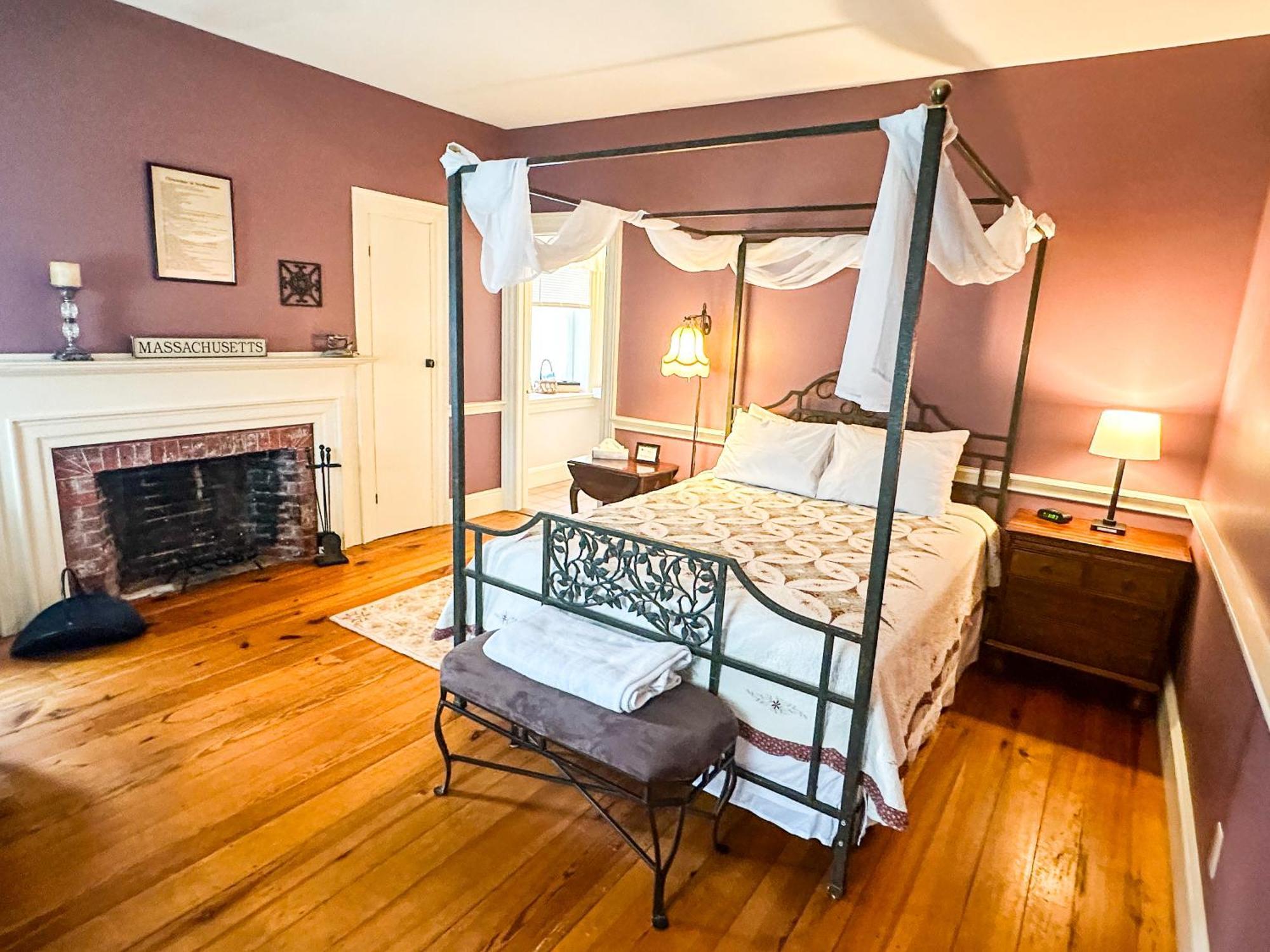 Queen Room