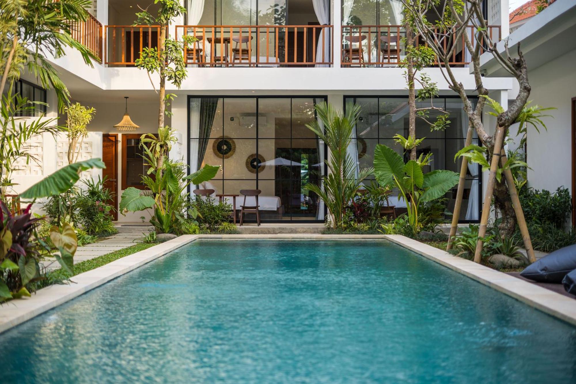 Kamar Deluxe dengan Pemandangan Kolam Renang