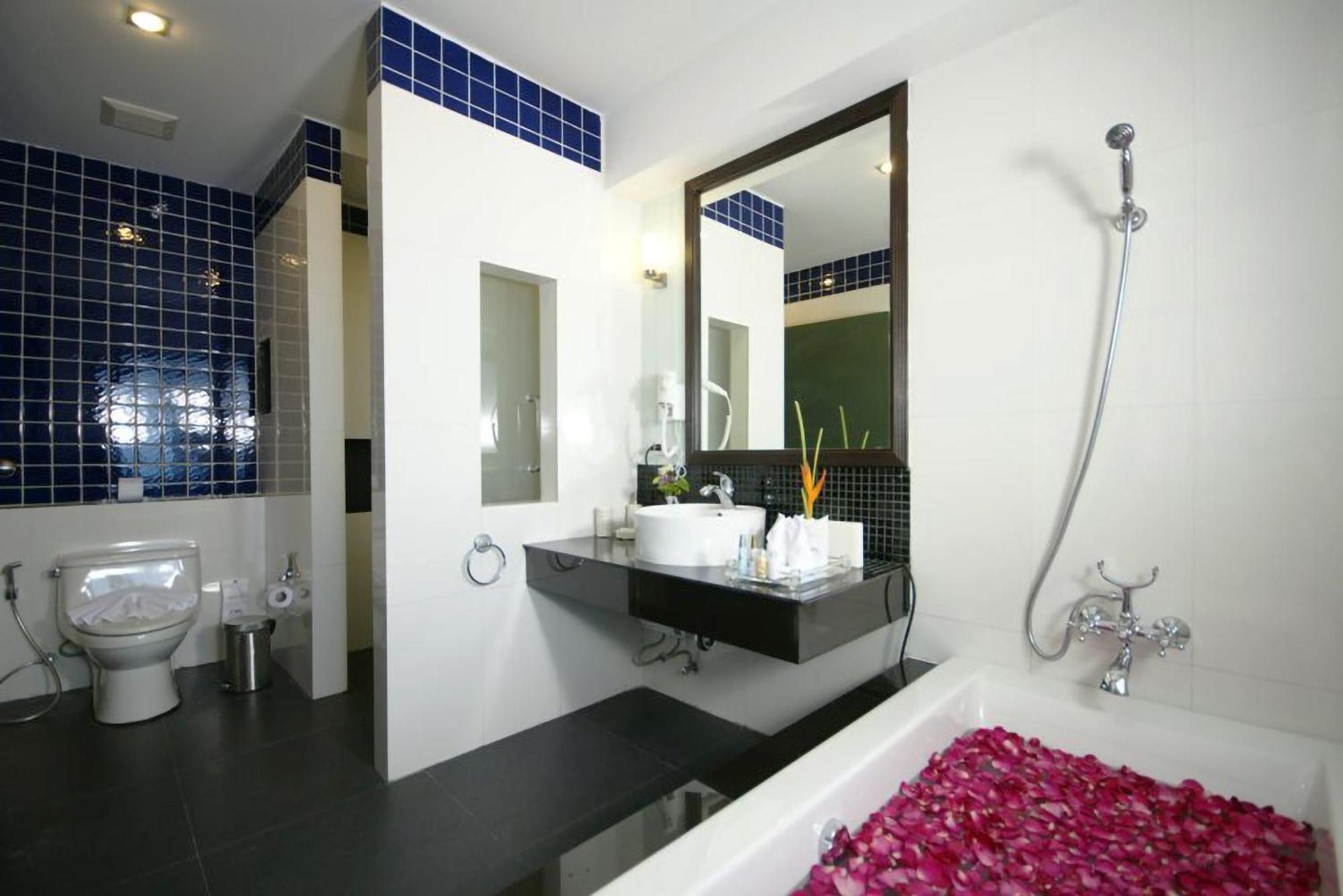 Palm Deluxe Double or Twin Room