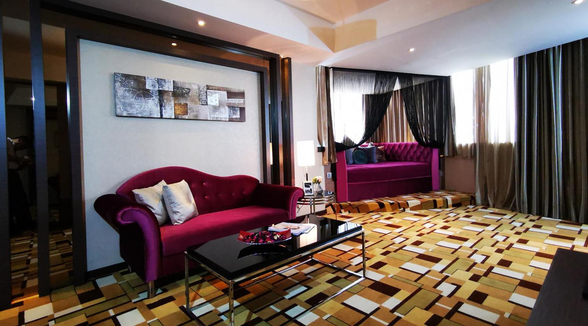 Honeymoon Suite