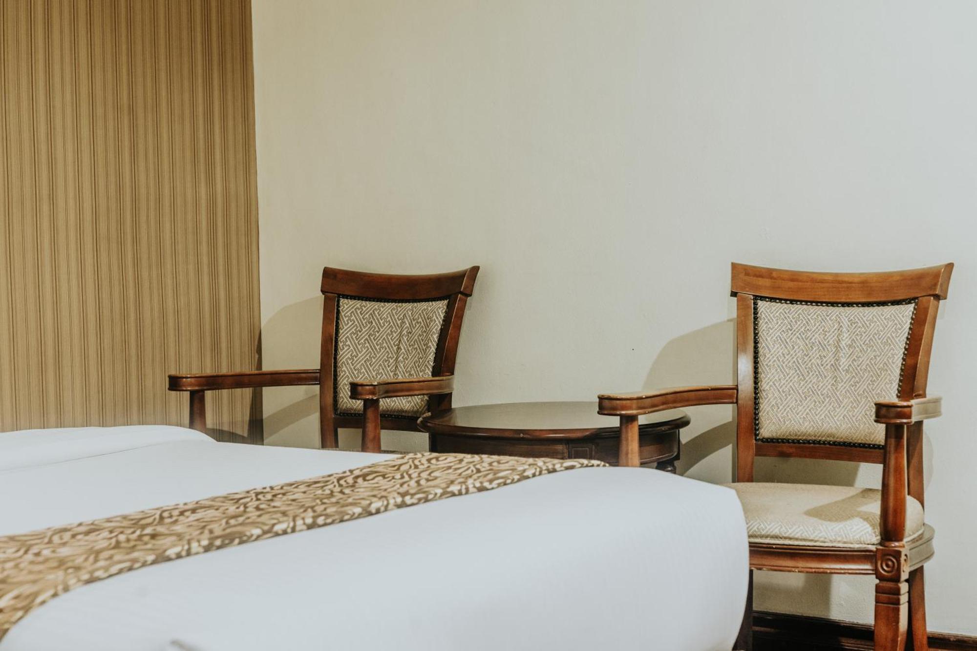 Executive Twin Room (Breakfast for 2)