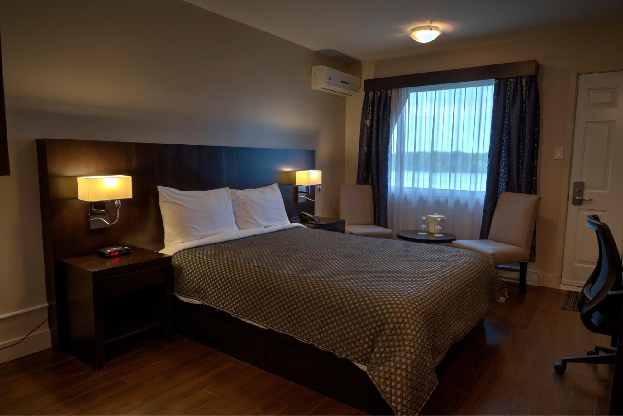 Chambre Lit Queen-Size - Vue sur Fleuve