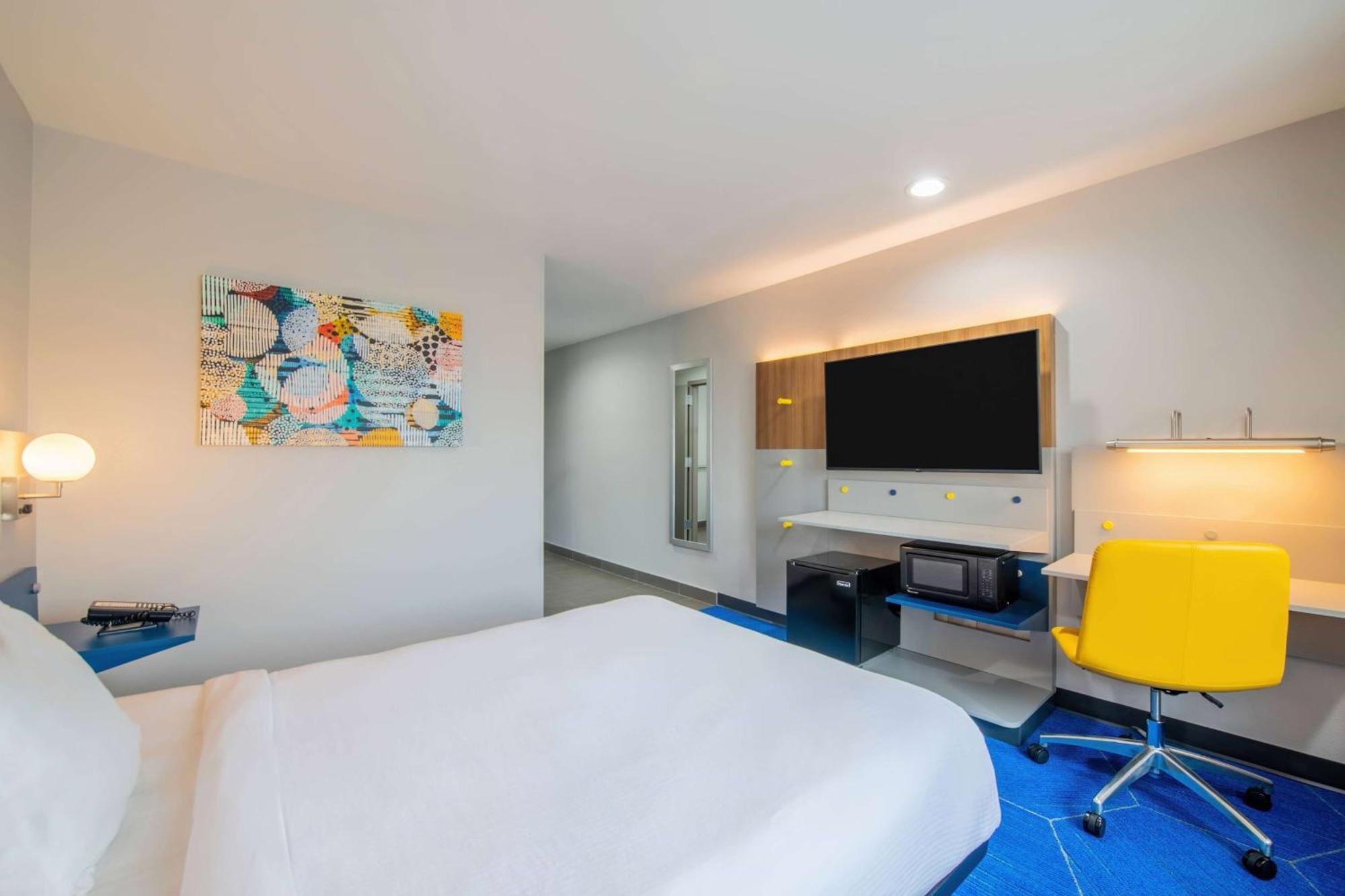 Queen Suite - Accessible/Non-Smoking