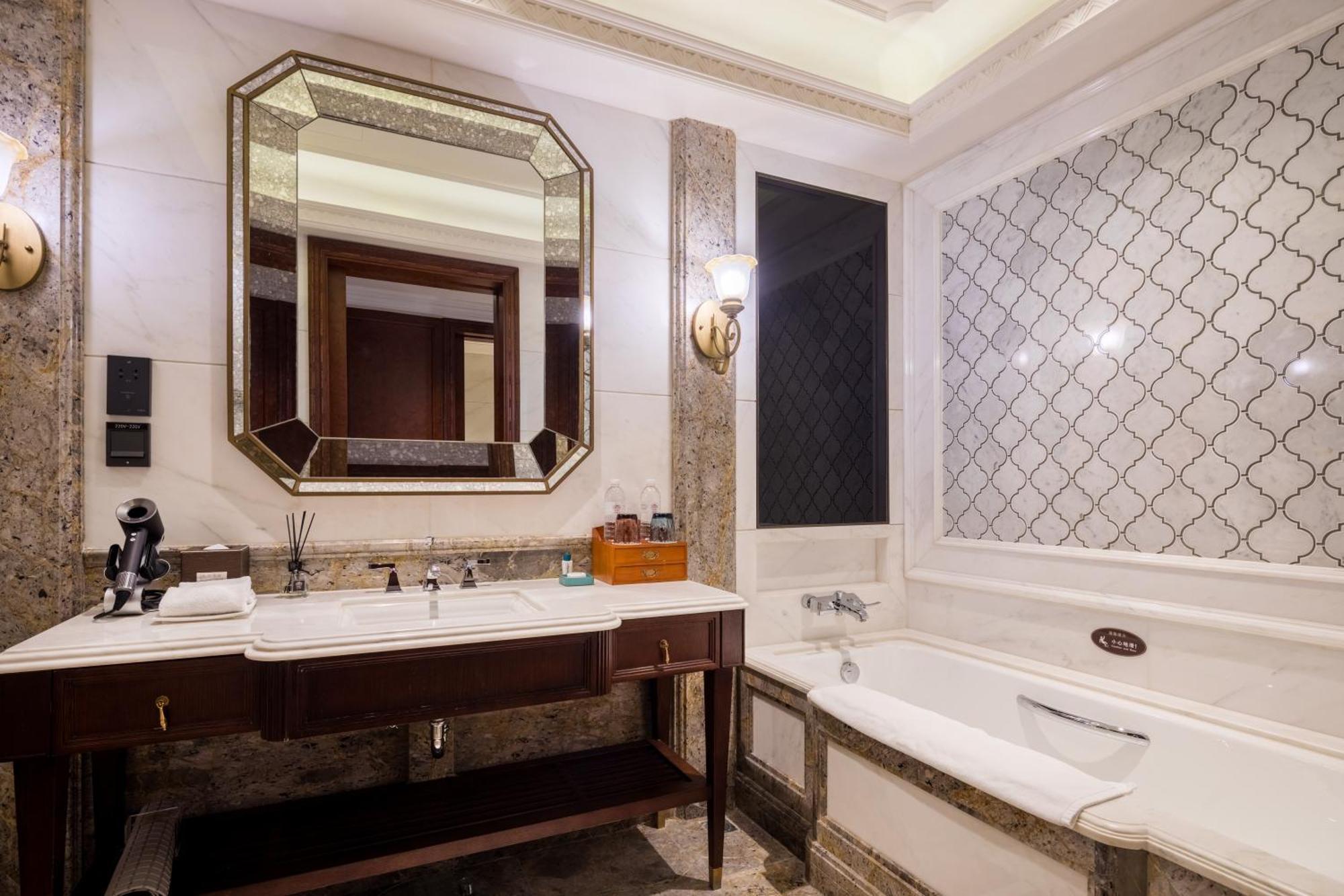 Shanghai Grand King Room