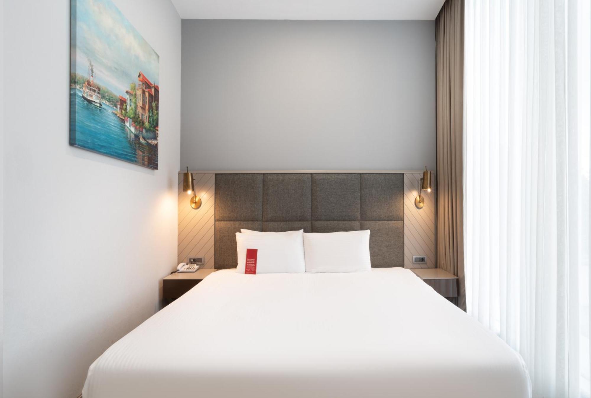 King Room with City View  - Mobility Accessible