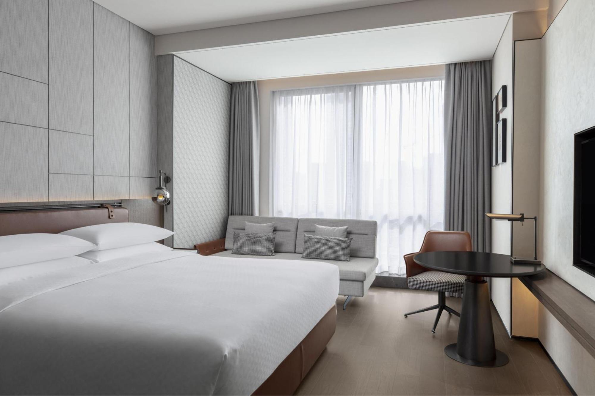 Superior, Guest room, 1 King, City view