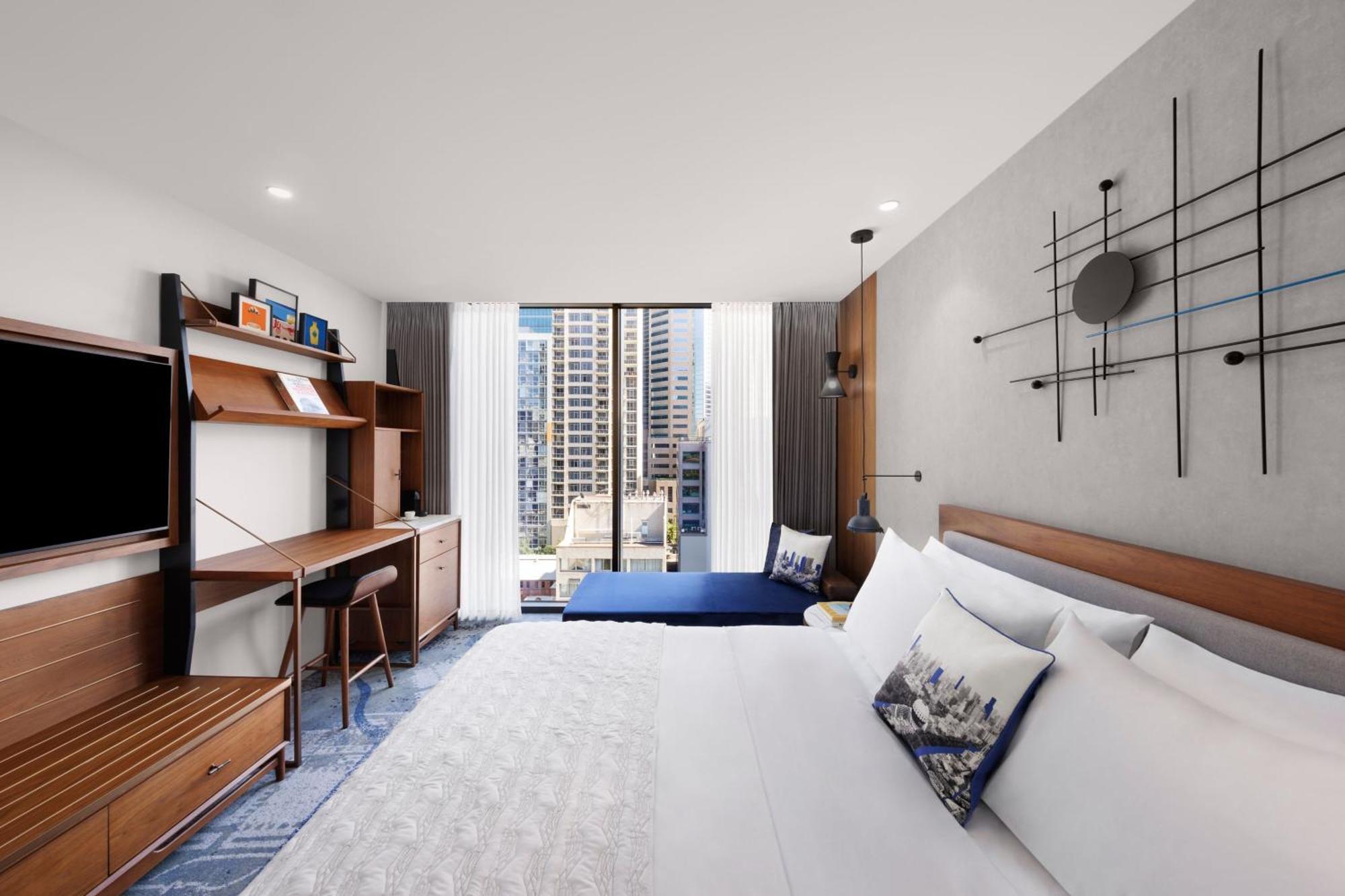 Superior King Room City View
