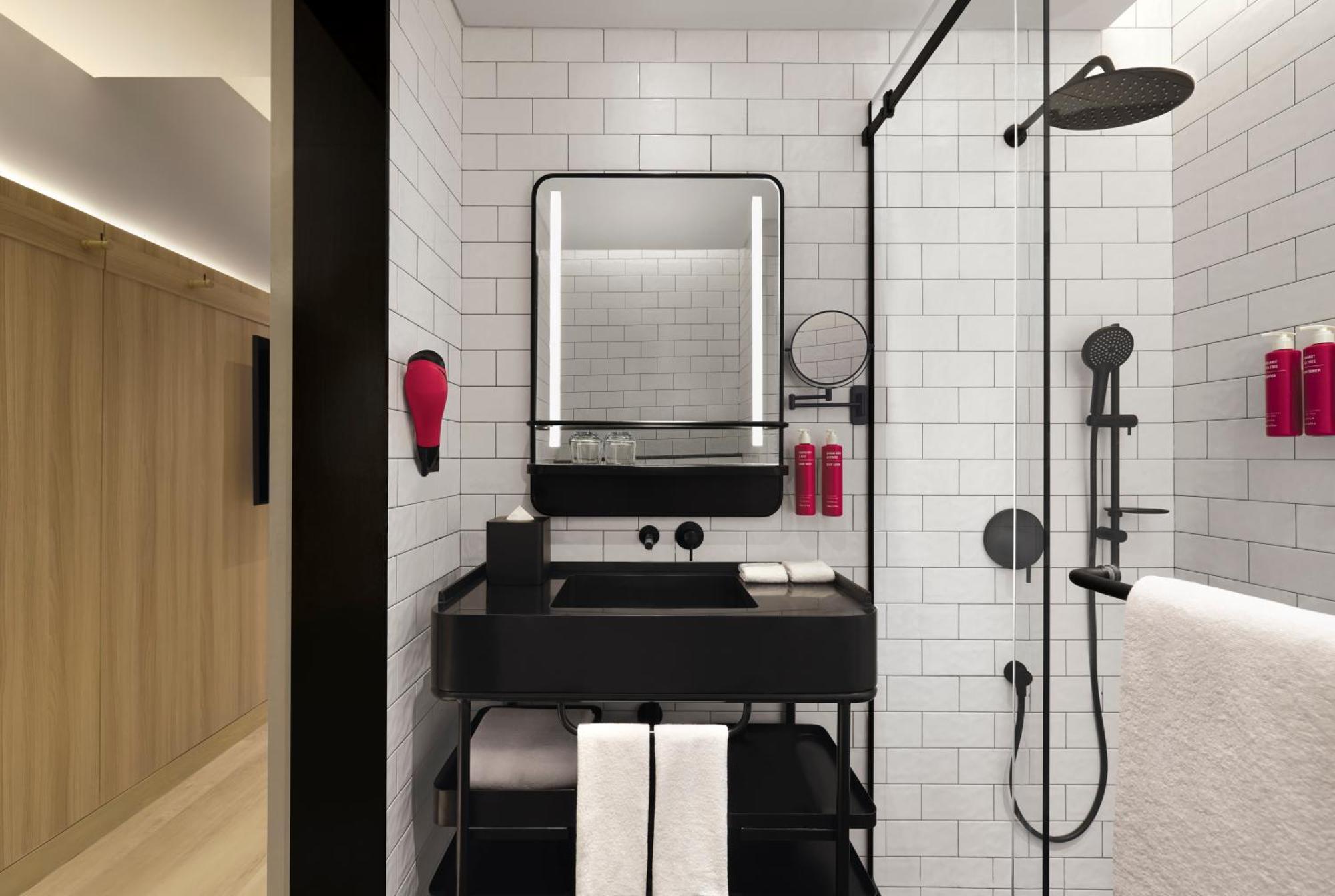 Moxy Queen Room (Complimentary INR 1000 Hotel Credit,Happy Hours with 1+1 offer, Complimentary mocktail/cocktail on arrival)