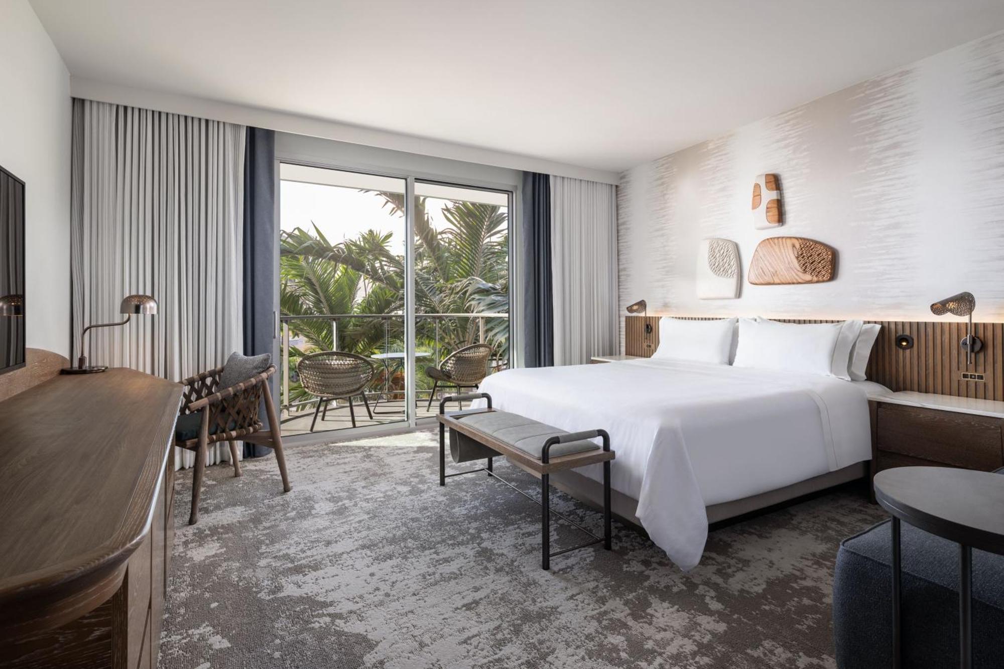 Kukahi - King Room with Aina View