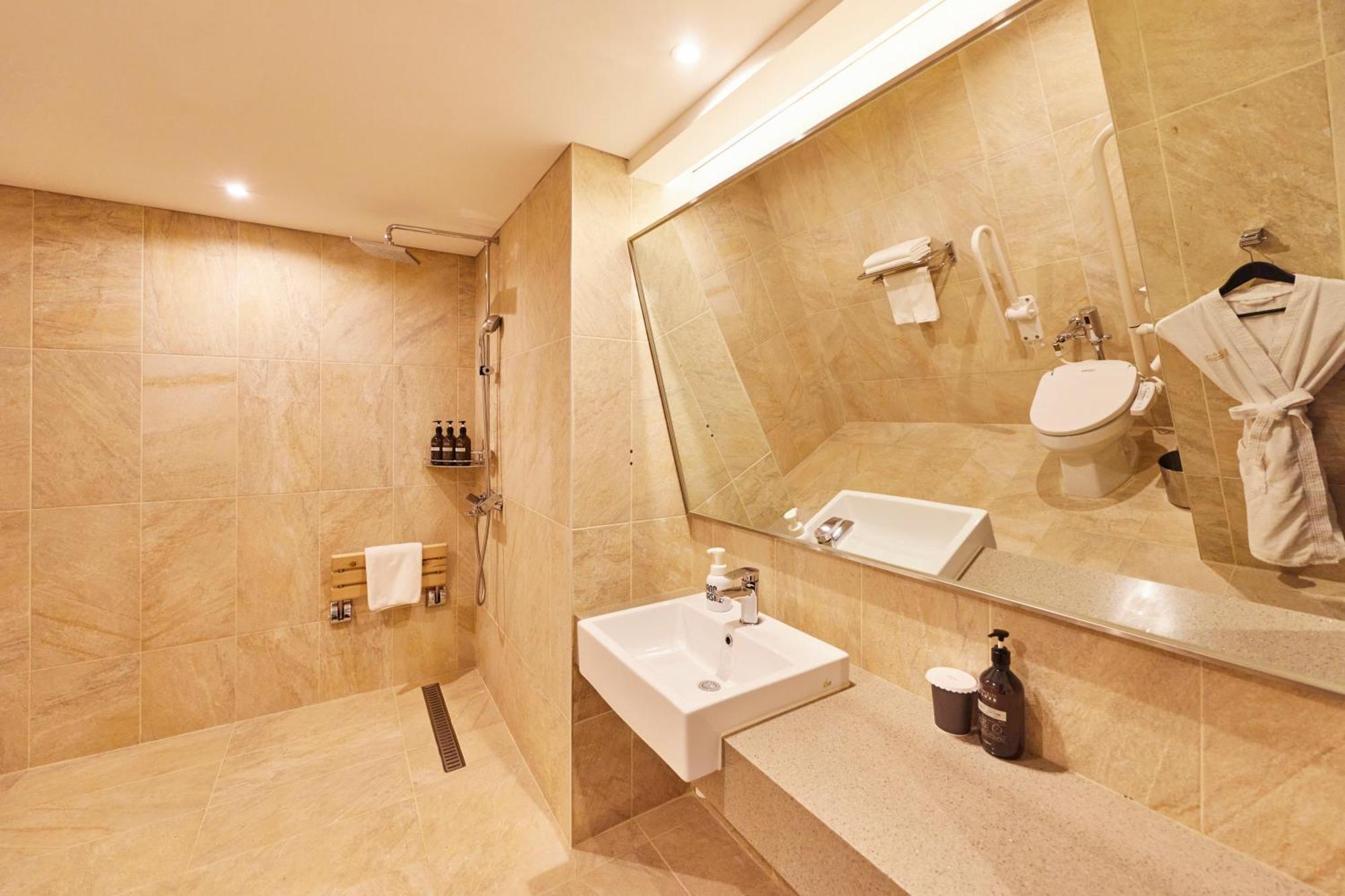 Deluxe Double Room - Disability Access